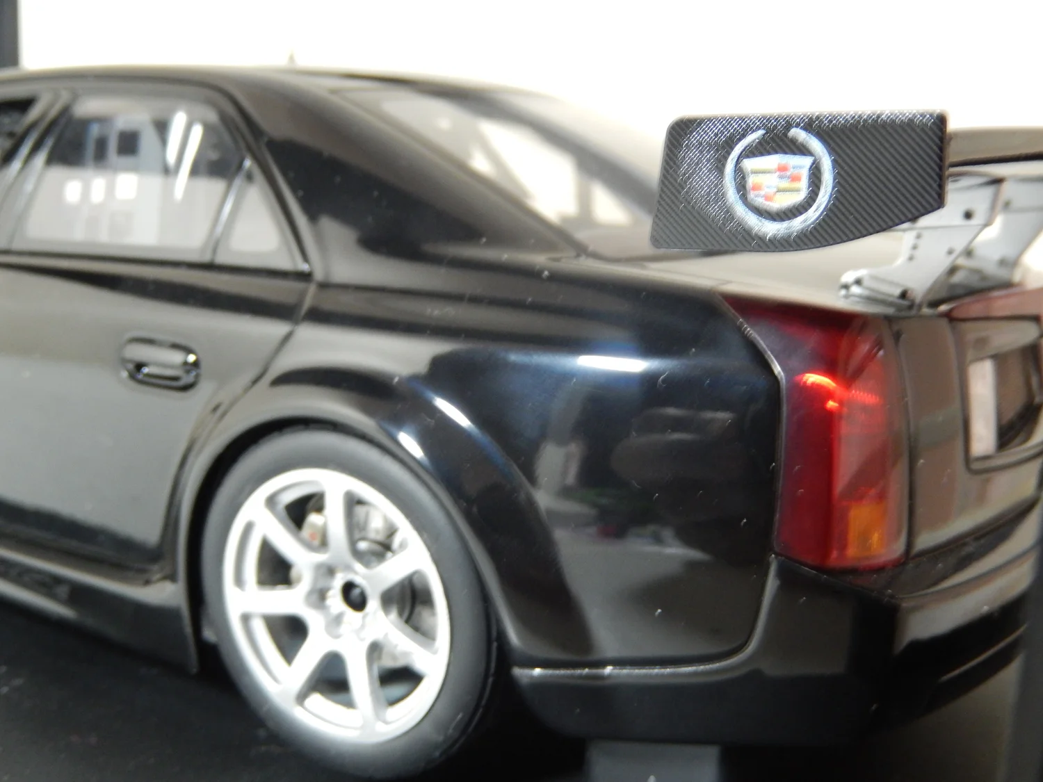 AUTOart Cadillac CTS-V ホワイト 1:18 Diecast model cars Cadillac CTS-V 1/18 Kyosho grey allise