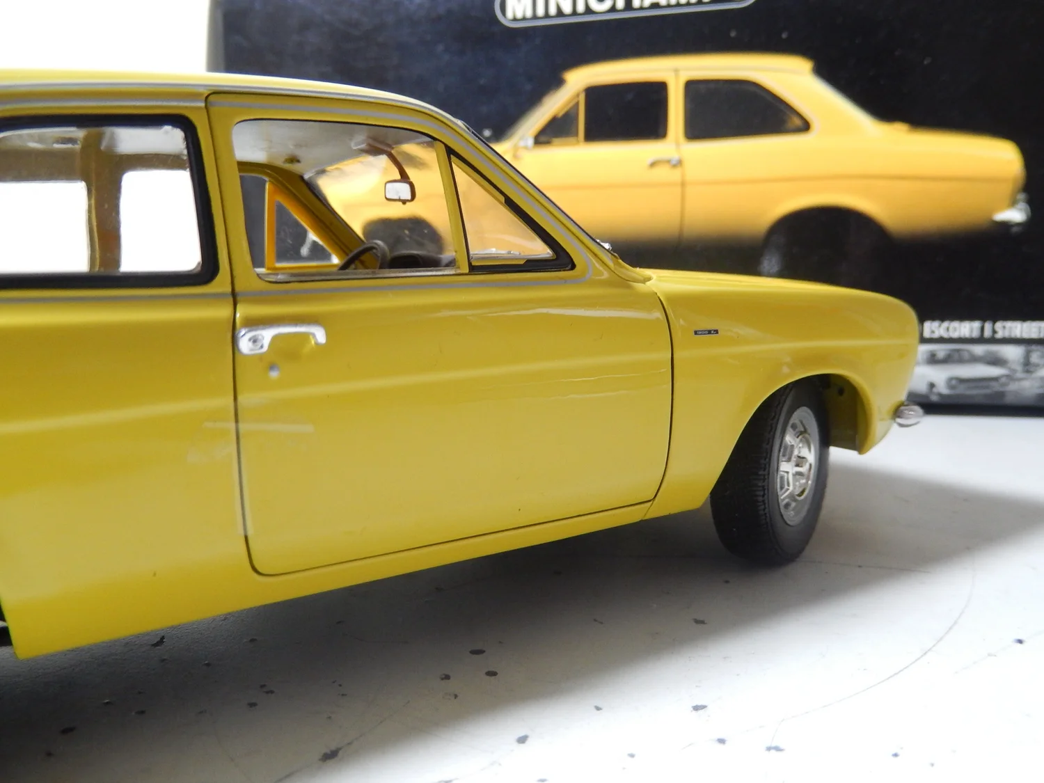 MK1 ford Escort 1300XL 1968 model by minichamps boxed — CS-DIECAST