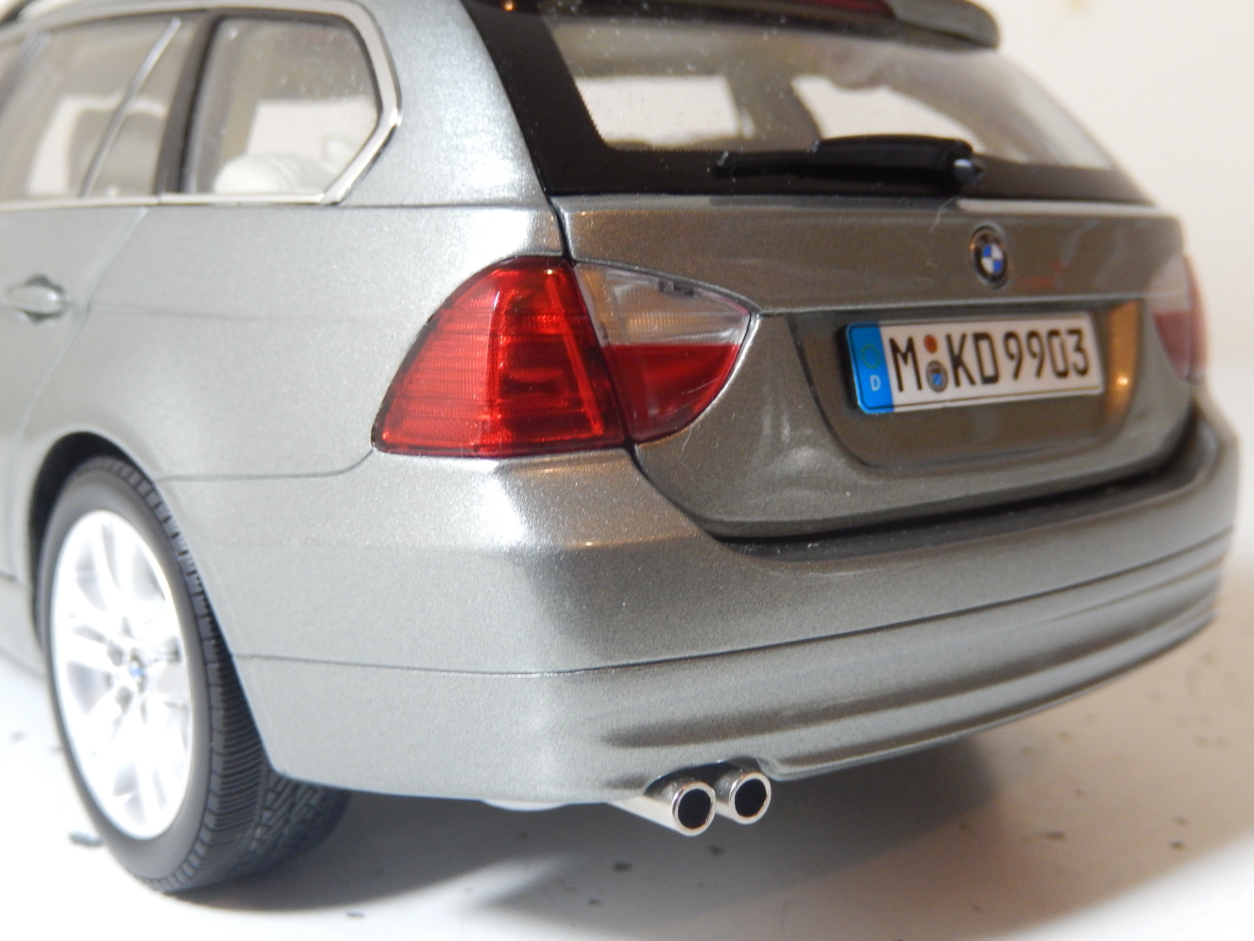 BMW 330i E90 touring BY kyosho 118 scale — CSDIECASTTUNING