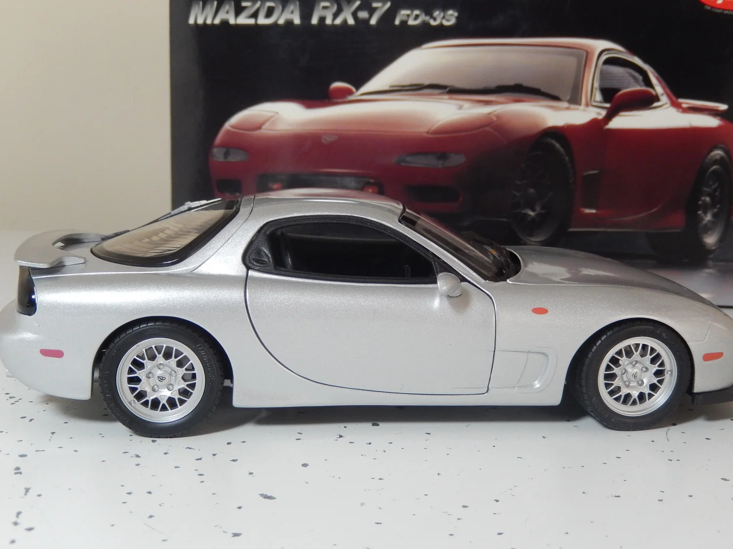 Mazda RX-7 FD-3S new boxed by kyosho 1:18 scale — CS-DIECAST