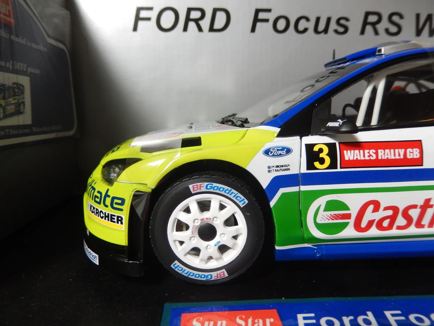 Ford Focus RS WRC 07 and 08 by sunstar new boxed 1:18 scale