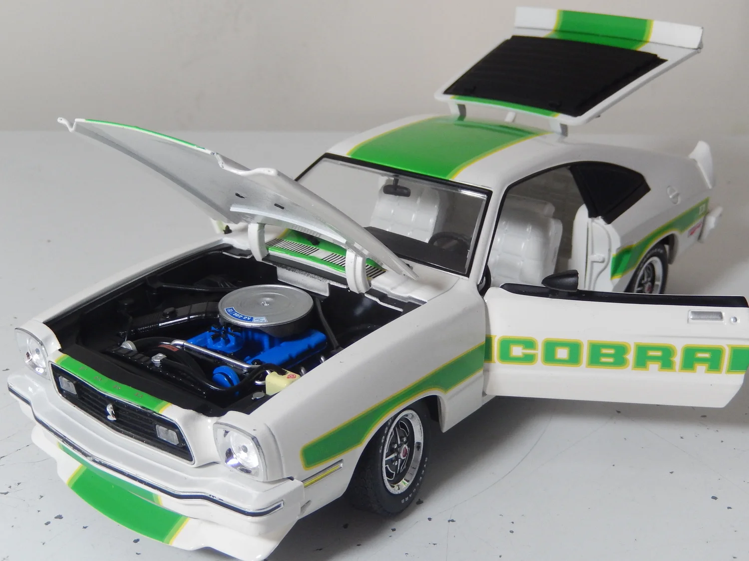🏁 Ford Mustang II King Cobra 1978 – Greenlight 1/18 – Argentée – Neuve – Réf 13670