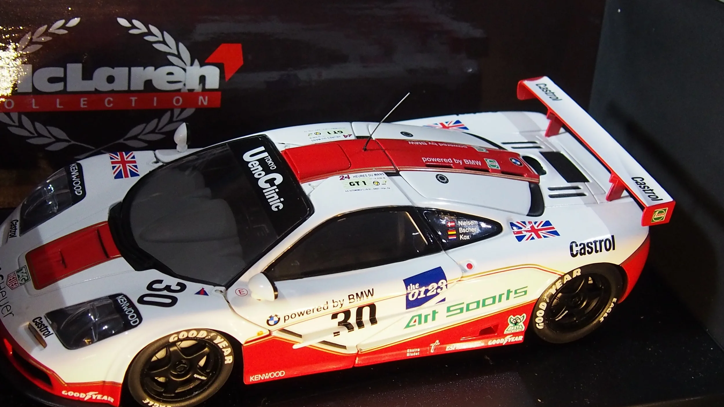Miniature UT Models 1/18 - McLaren F1 GTR #8 Warsteiner FINA