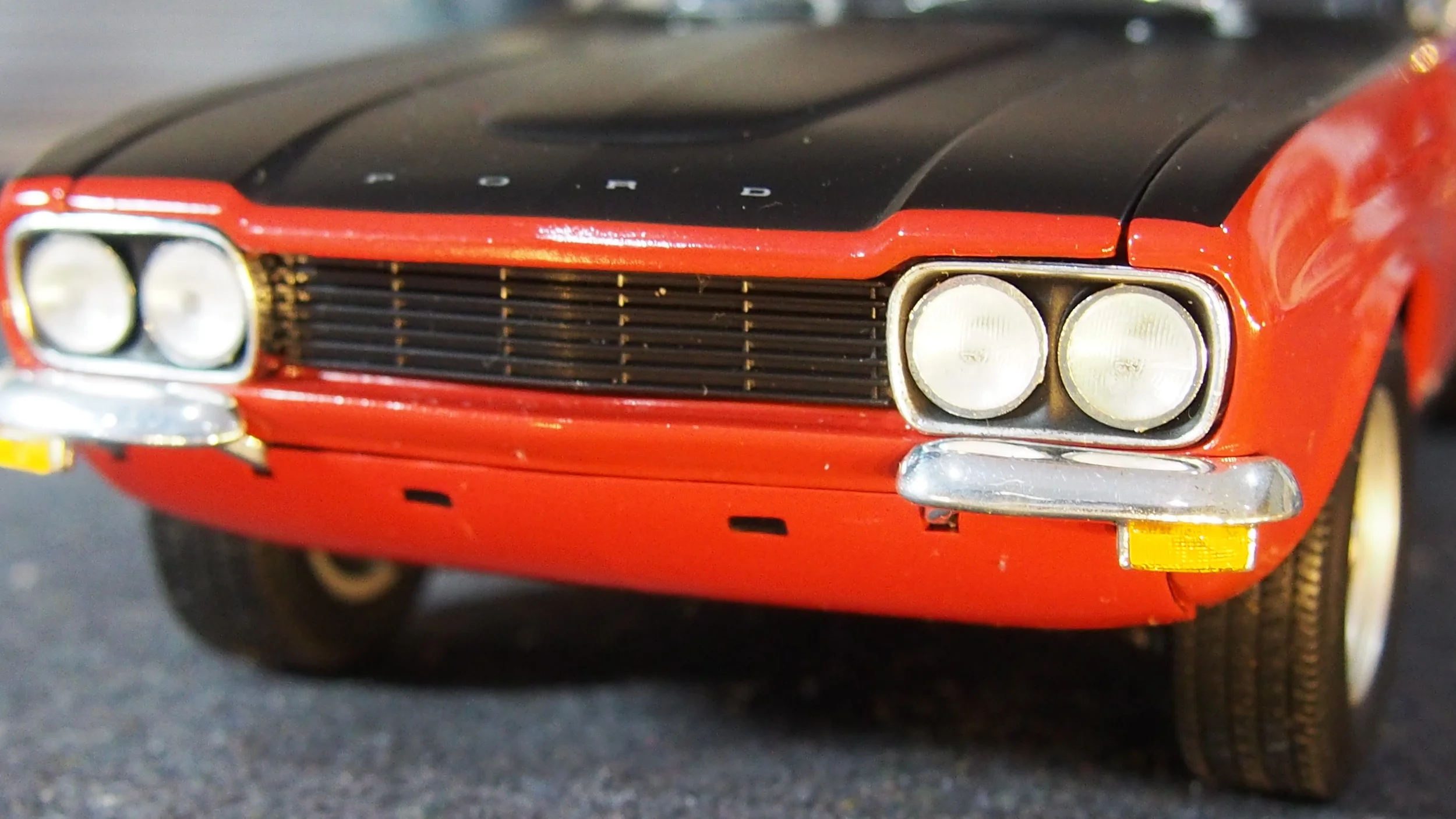 Minichamps 150089075 1: 18 1970 Ford Capri RS2600 – Grün/Schwarz