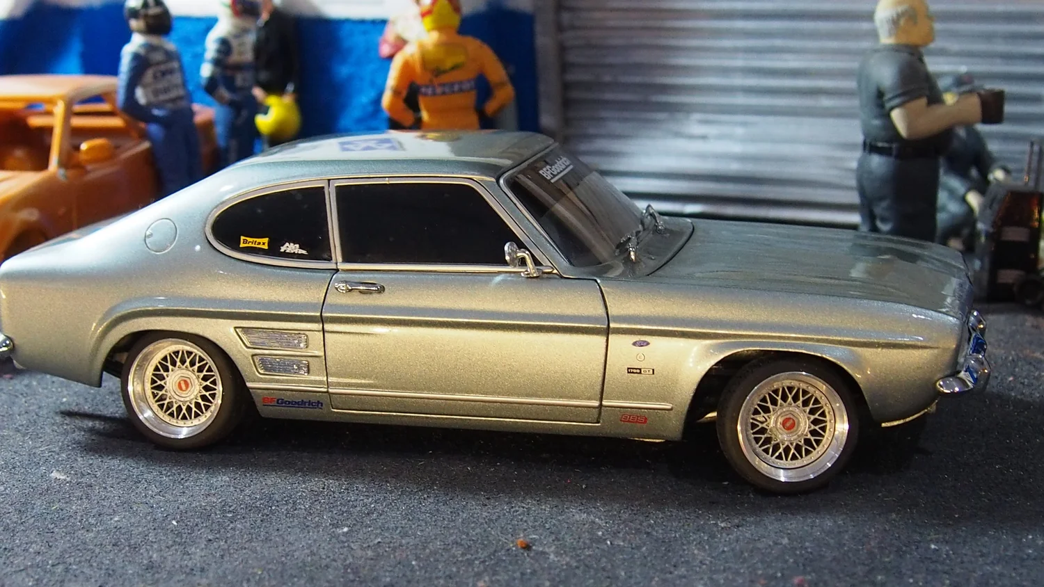ミニカー FORD CAPRI RS TURBO 10th ANIVERSARIO FORD CAPRI RS MK1 CAR MODEL YELLOW & BLACK 1:43 SIZE
