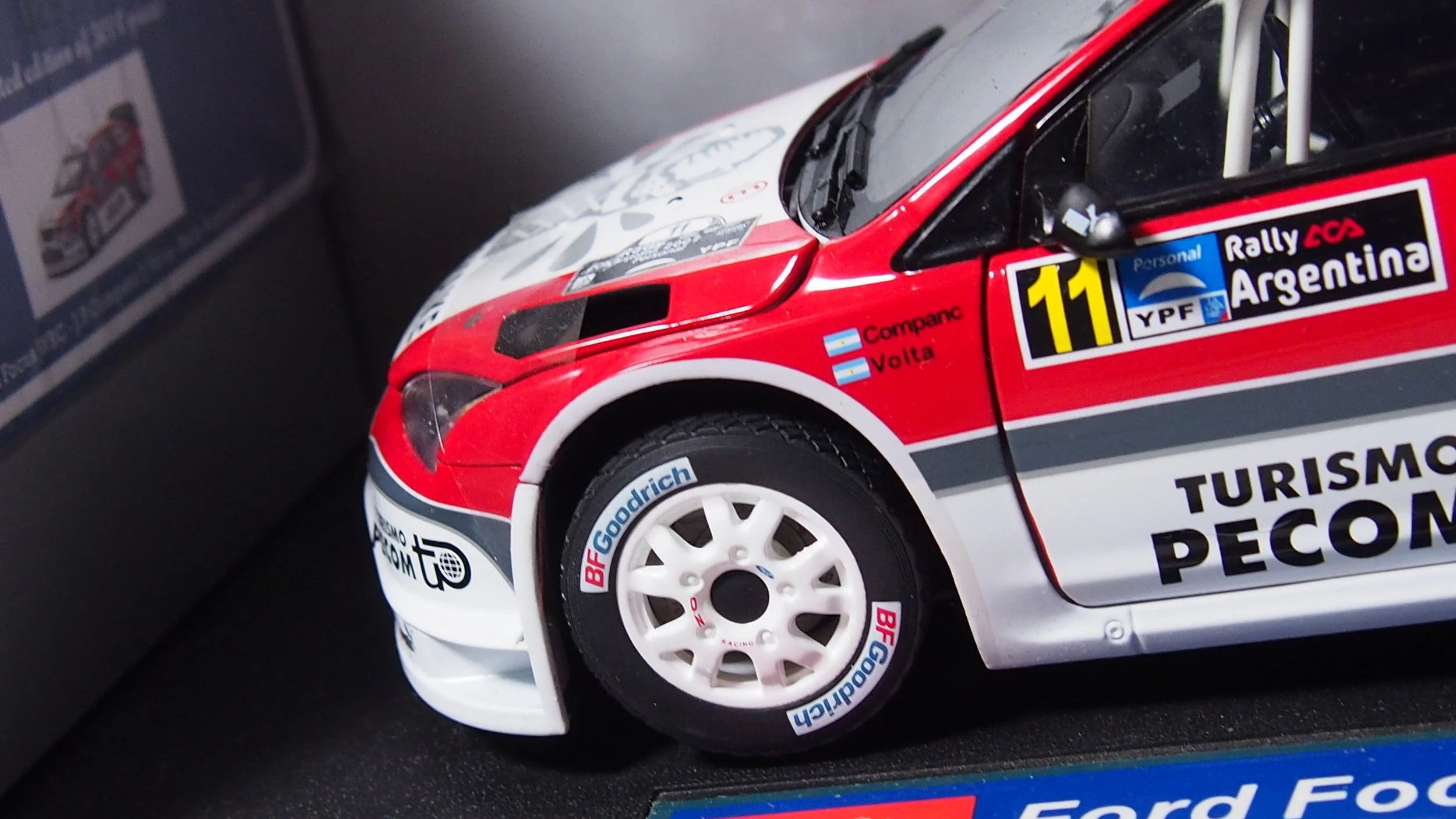 Ford Focus RS WRC 07 and 08 by sunstar new boxed 1:18 scale