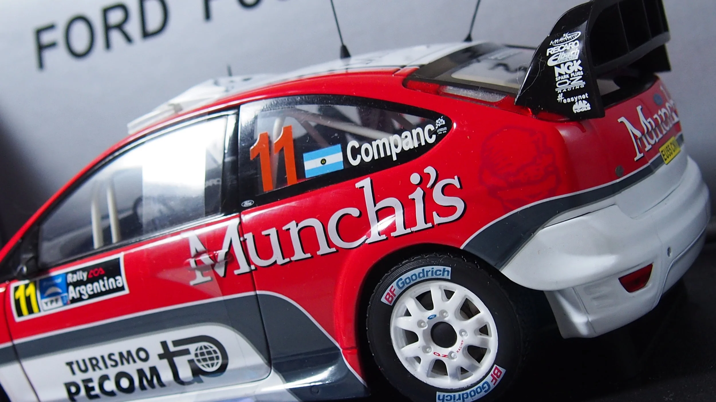 Ford Focus RS WRC 07 and 08 by sunstar new boxed 1:18 scale