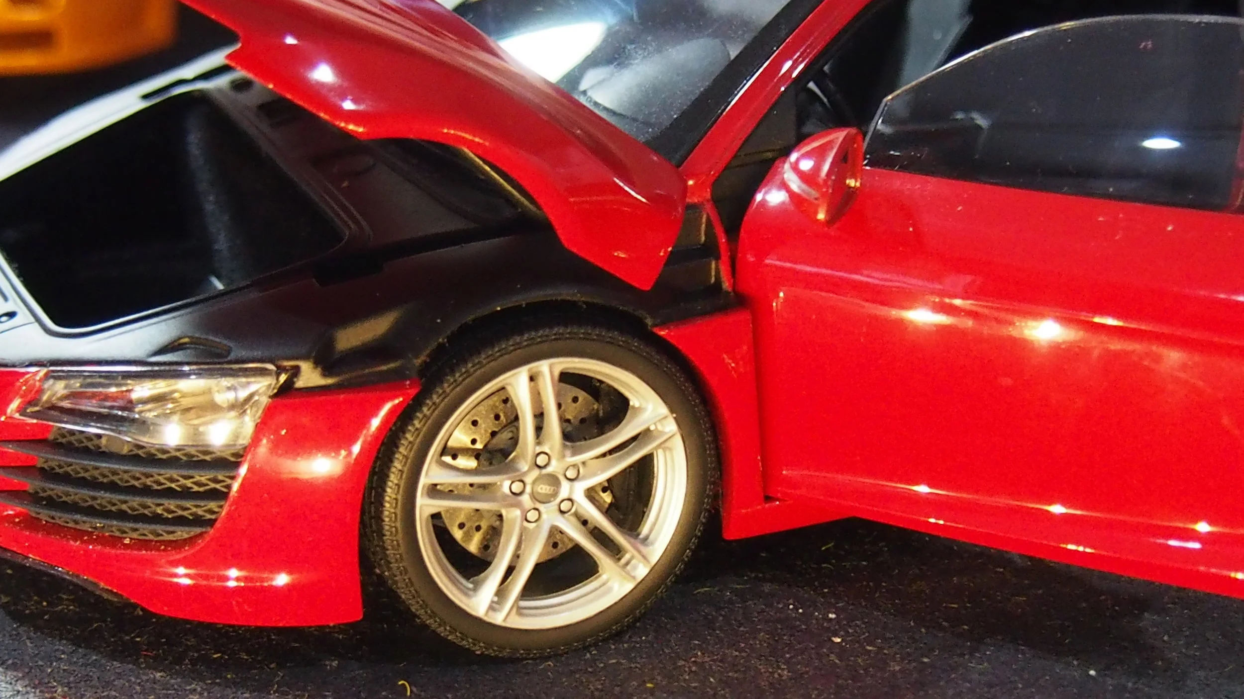 Kyosho 1:18 Audi R8 レッド Kyosho 1:18 Audi R8 レッド Audi R8, Red | Kyosho 1/18