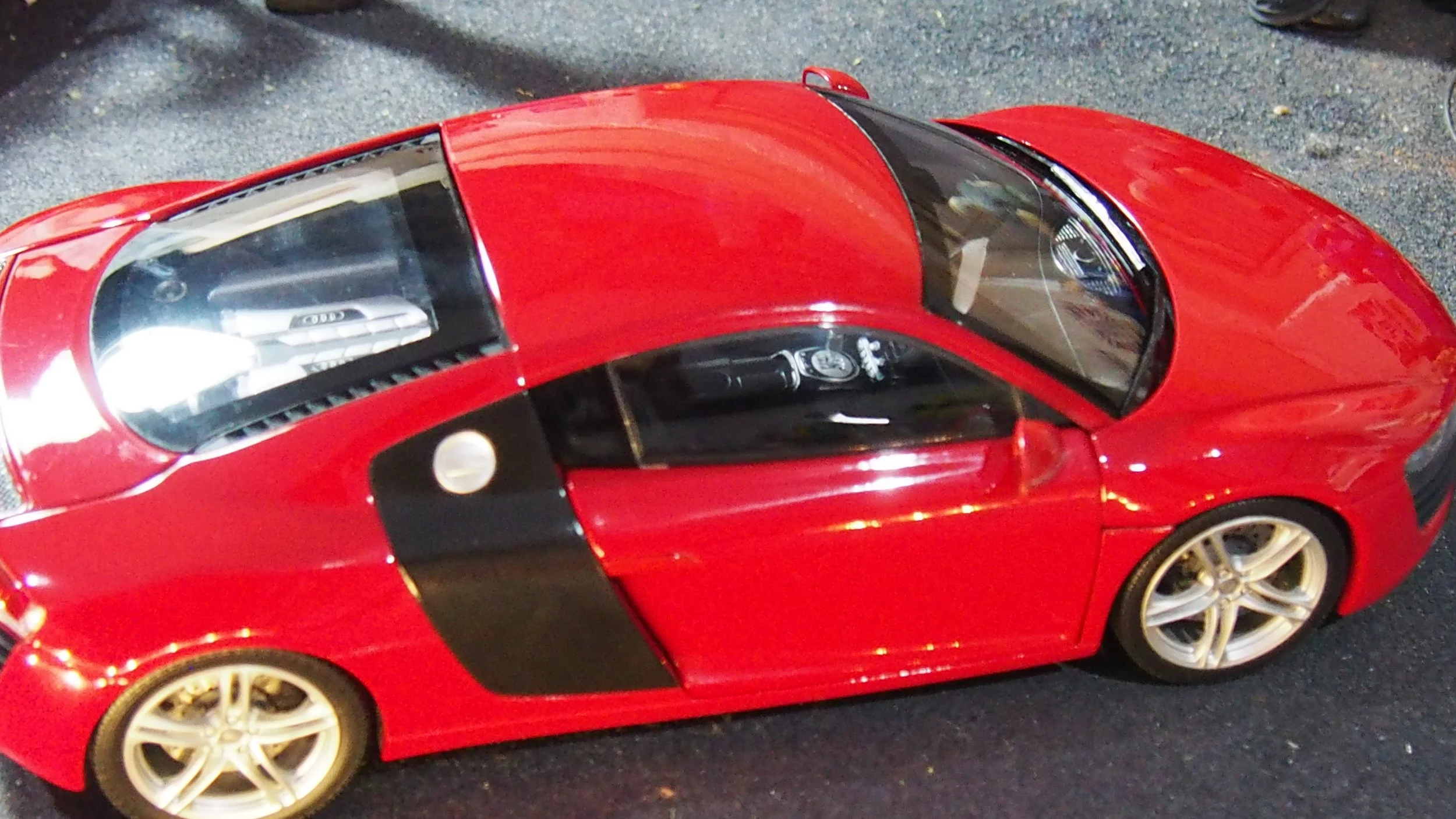 Kyosho 1:18 Audi R8 レッド Kyosho 1:18 Audi R8 レッド Audi R8, Red | Kyosho 1/18