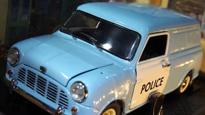 京商 1/18 オースチン MINI VAN POLICE仕様 ミニカー 京商 1/18 オースチン MINI VAN POLICE仕様 ミニカー Austin