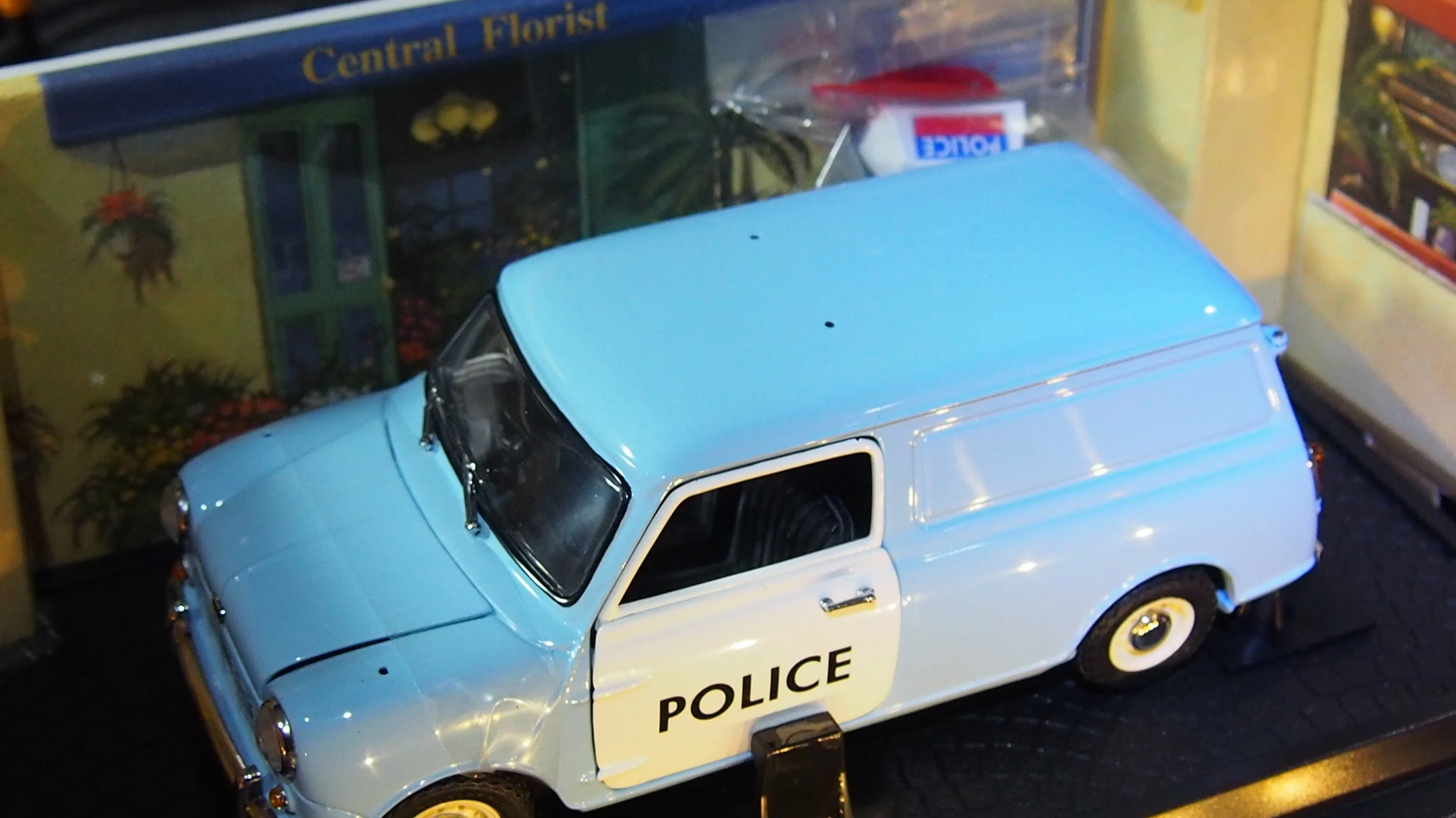 1/18 京商 MINI VAN POLICE BLUE ミニバン ポリス！ KYOSHO 08193B Scale 1/18 | MINI VAN POLICE LIGHT BLUE