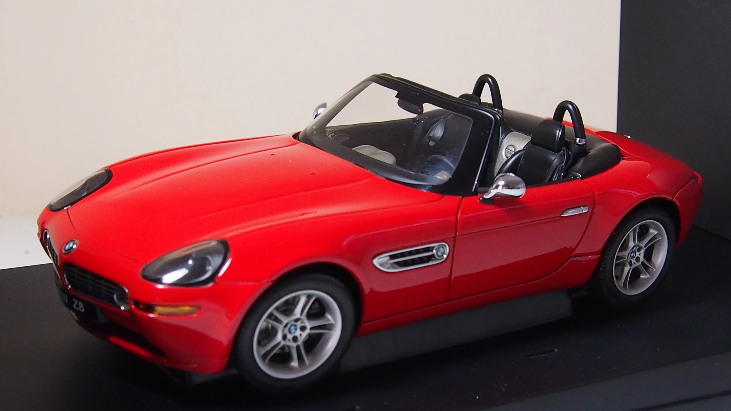 BMW Z8 roadster boxed by AutoArt 1:18 scale — CS-DIECAST-TUNING