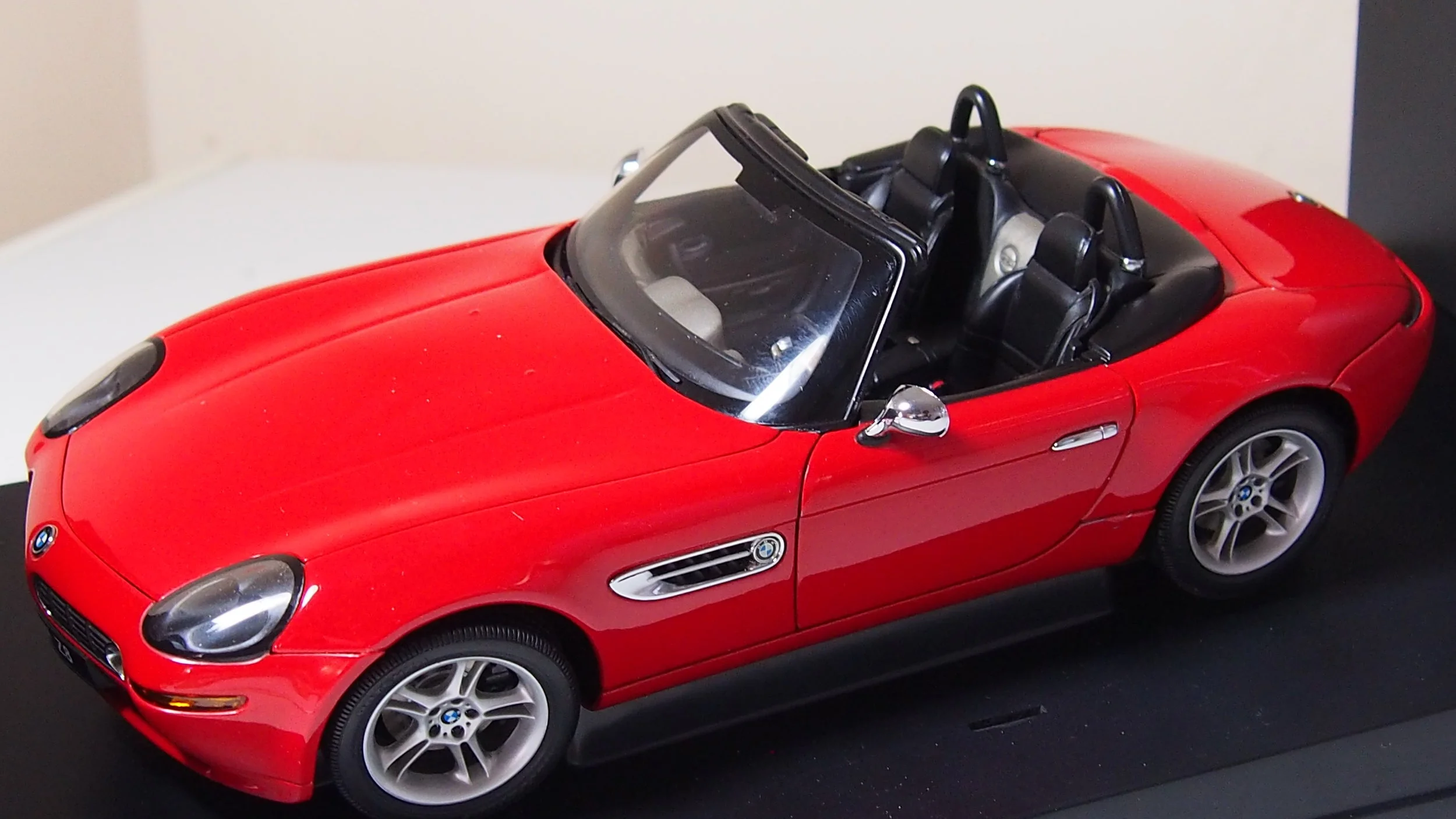 BMW Z8 roadster boxed by AutoArt 1:18 scale — CS-DIECAST-TUNING