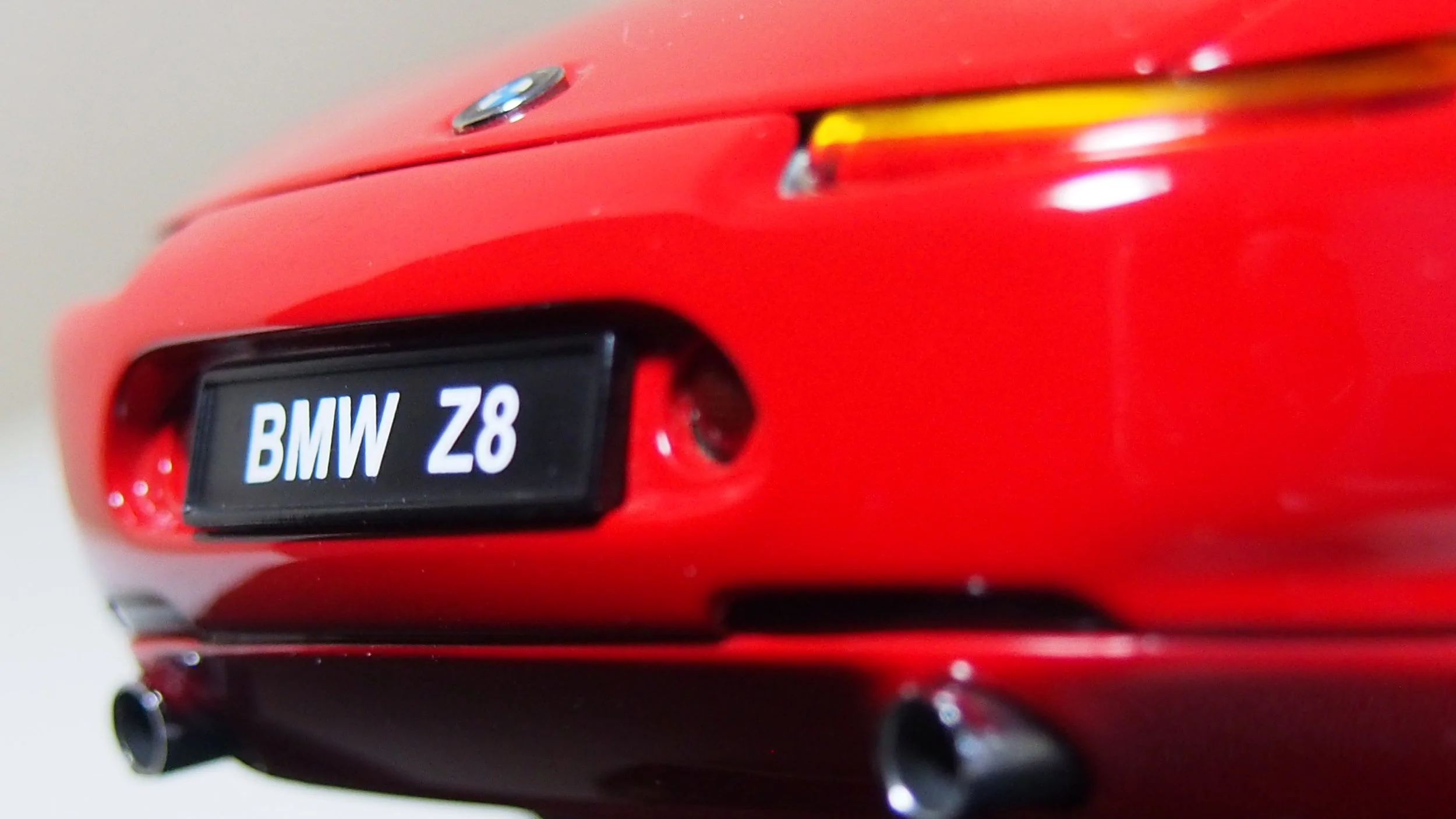 BMW Z8 roadster boxed by AutoArt 1:18 scale — CS-DIECAST-TUNING