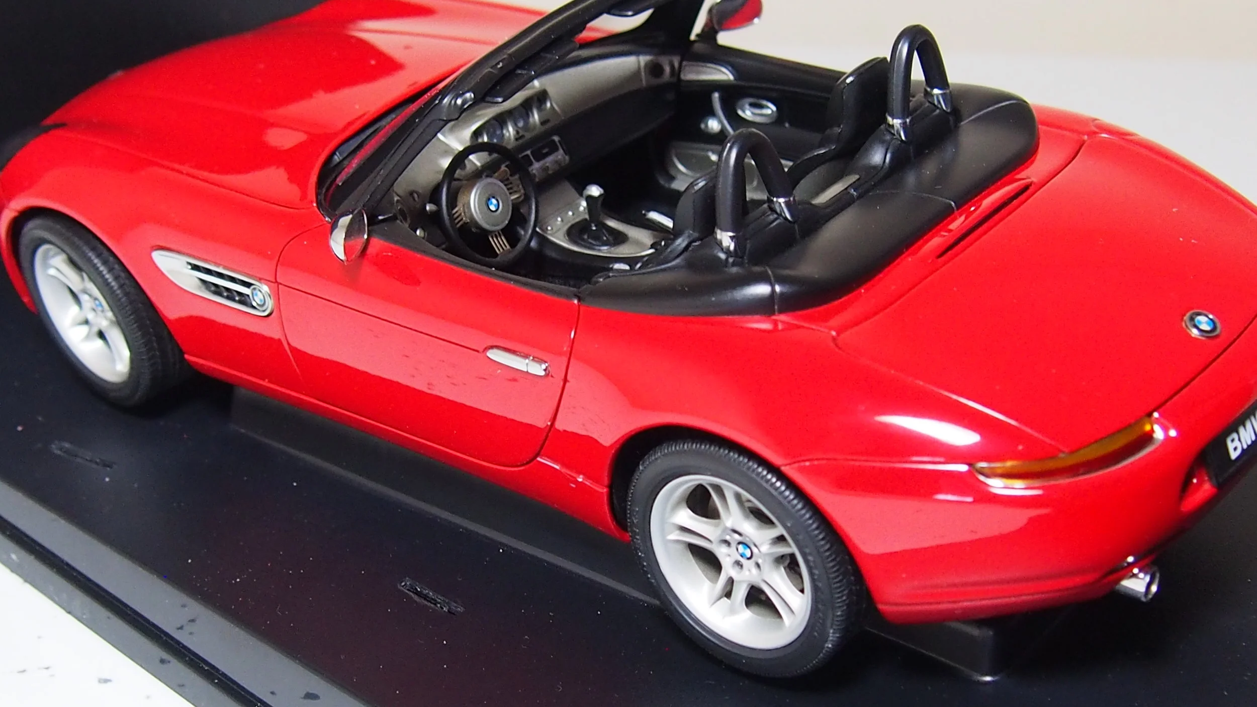 BMW Z8 roadster boxed by AutoArt 1:18 scale — CS-DIECAST-TUNING