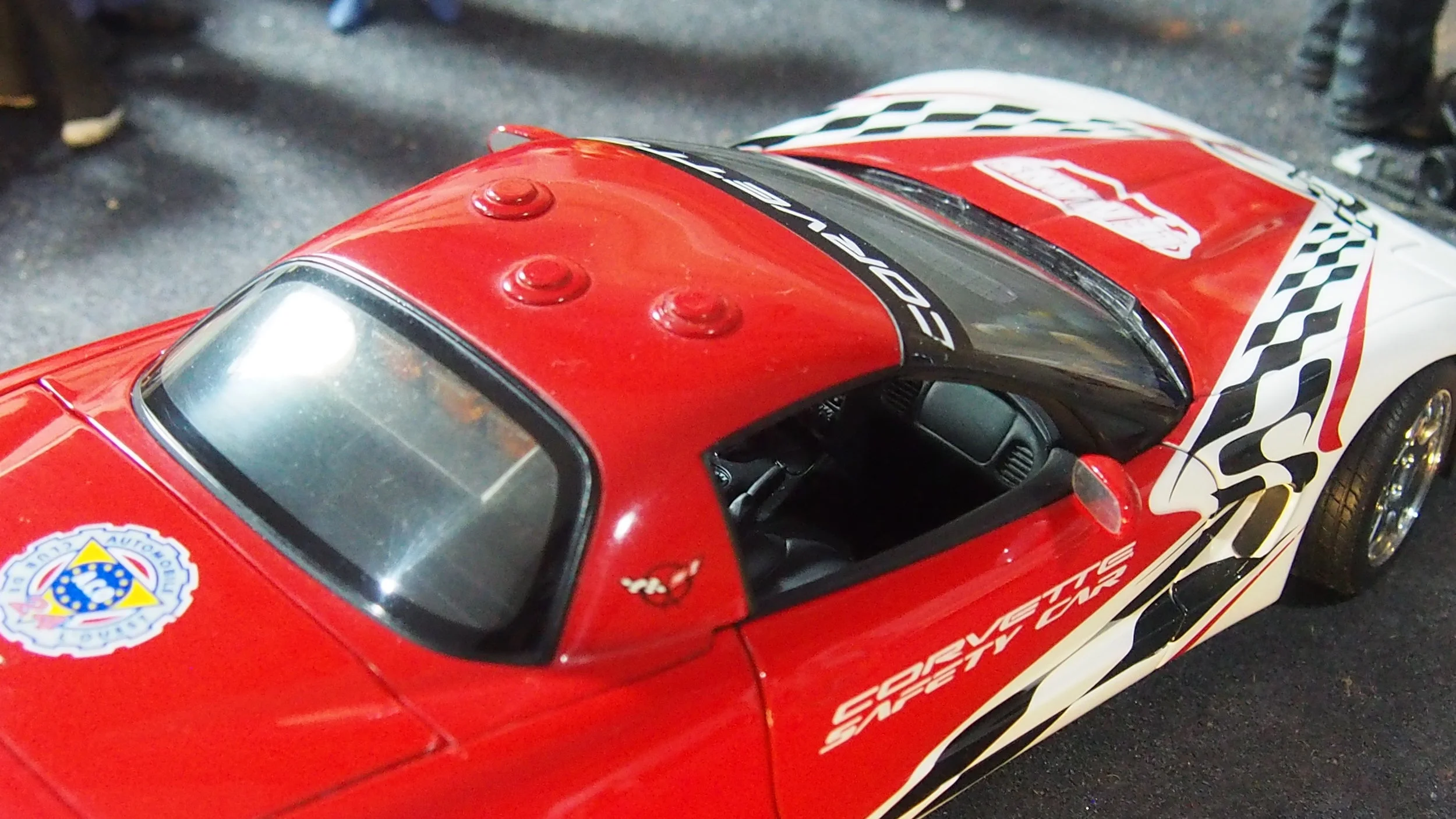 ミニカー UT models Chevrolet Corvette Pace Car UT Models 1/18 Scale 19723U - Chevrolet Corvette Pace Car