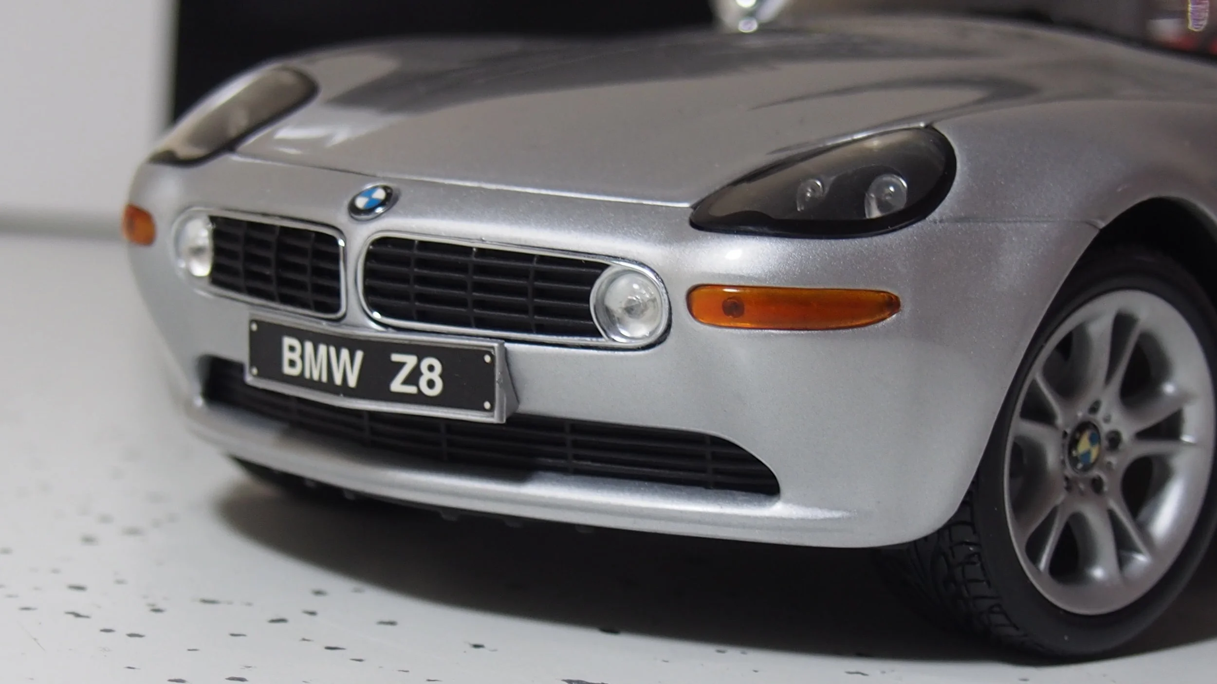 BMW Z8 roadster boxed by AutoArt 1:18 scale — CS-DIECAST-TUNING