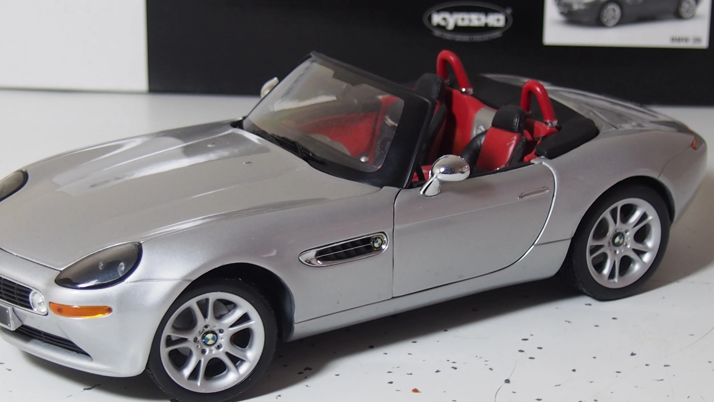 pour pièces ou restauration BMW Z8 gris argent Cabriolet soft top au 1/18 KYOSHO