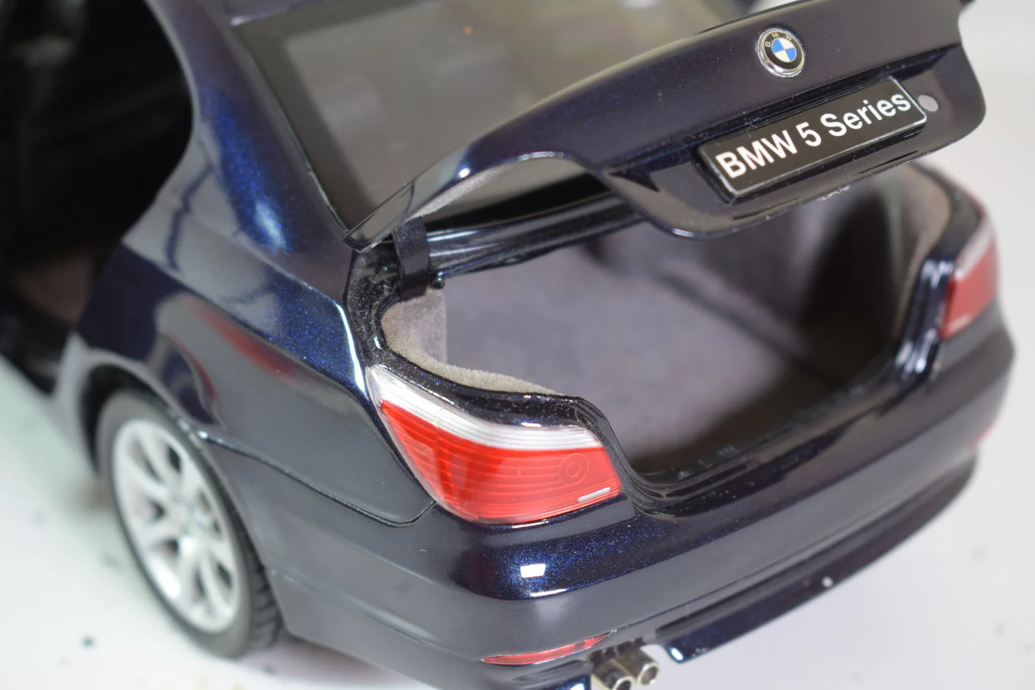 BMW 545i by kyosho boxed 1:18 scale — CS-DIECAST-TUNING