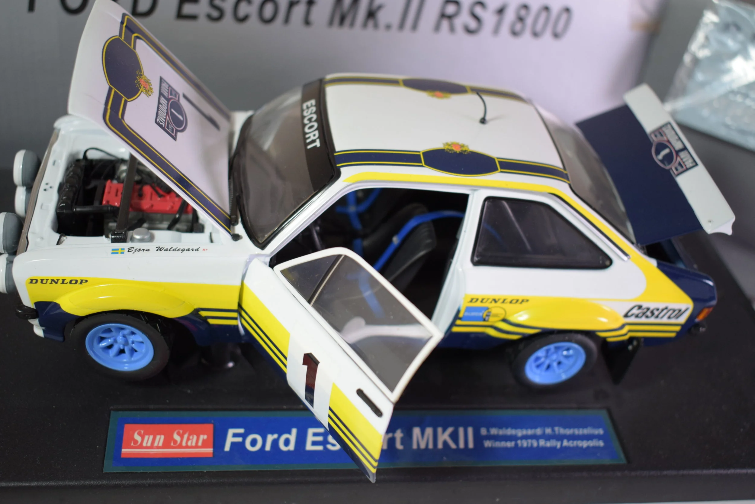 sunstar 1 18 diecast cars