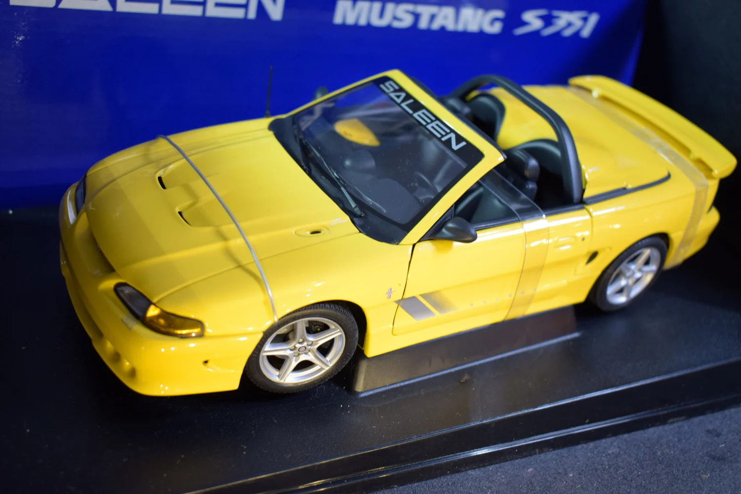 ミニカー 1/18 SALEEN Mustang S351 Convertible FORD MUSTANG SALEEN S351 CONVERTIBLE YELLOW AUTOart 1:18