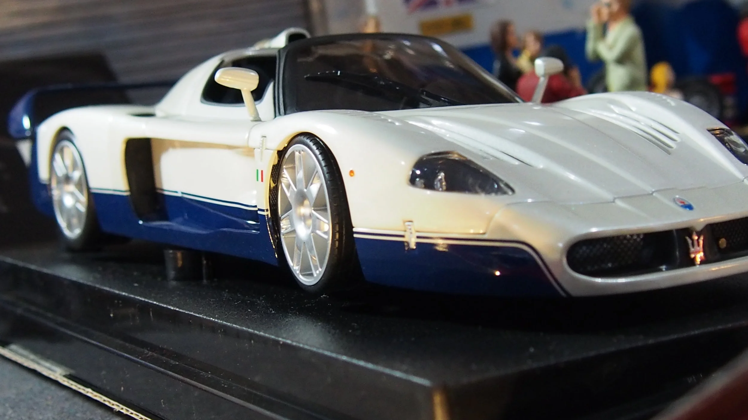 hot wheels maserati mc12