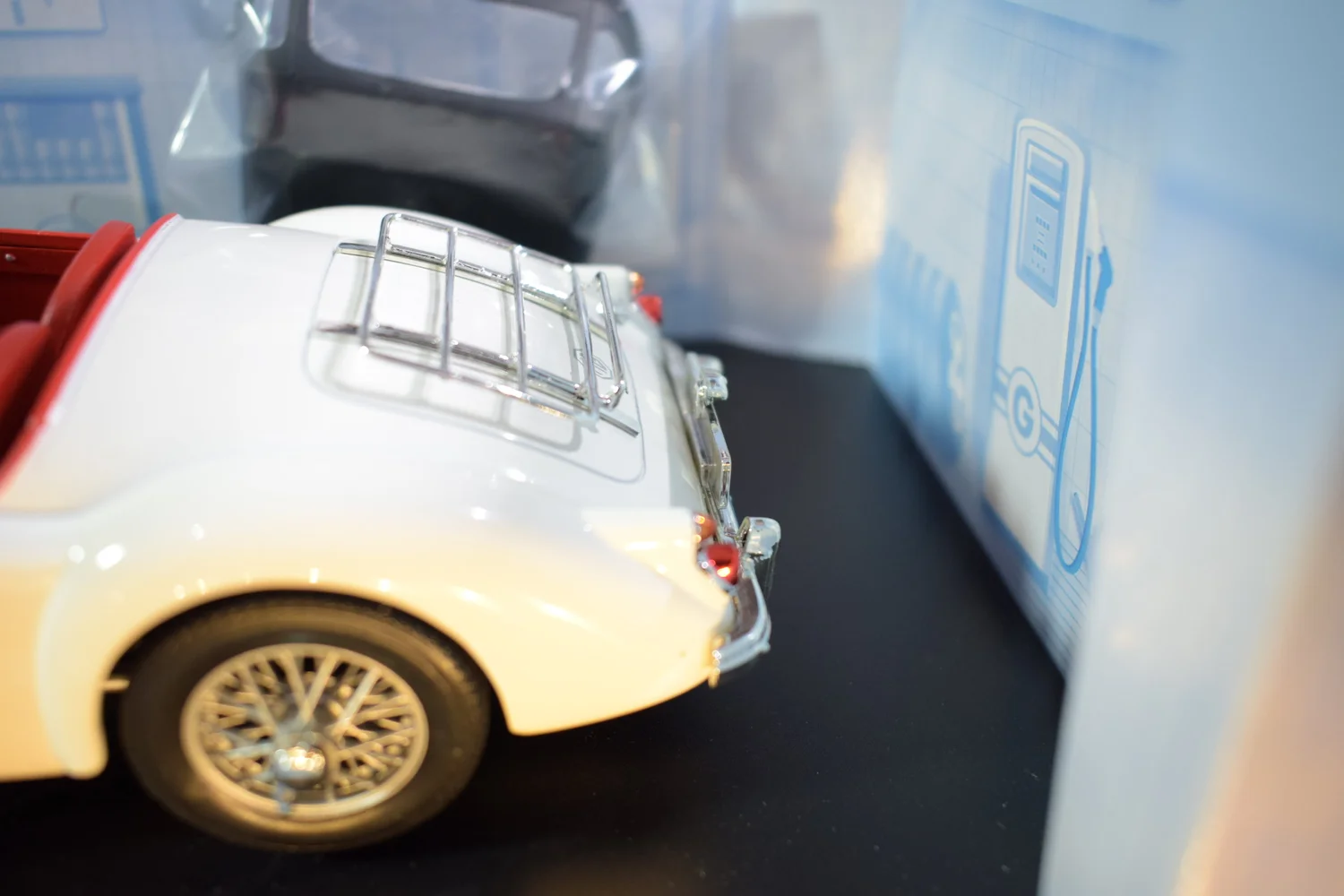 MGA Roadster by revell 1:18 scale boxed — CS-DIECAST-TUNING