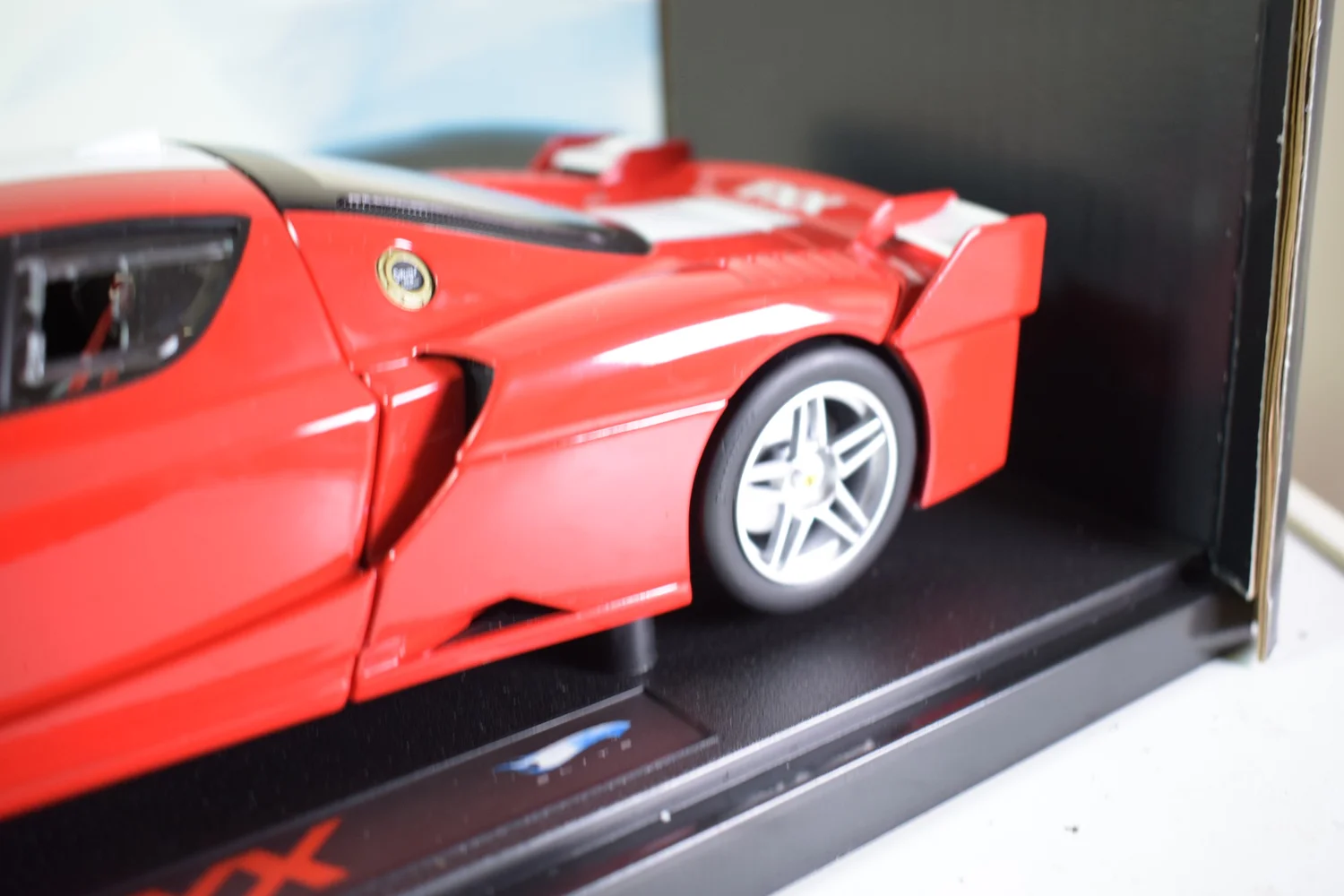 Hermoso carro a escala enzo ferrari 1/18 hotwheels en México Ciudad De