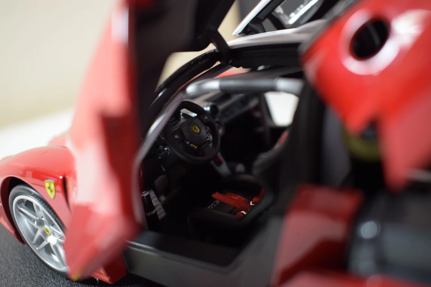 Ferrari FXX Rouge – Hot Wheels Elite 1:18 – Miniature De Collection Occasion