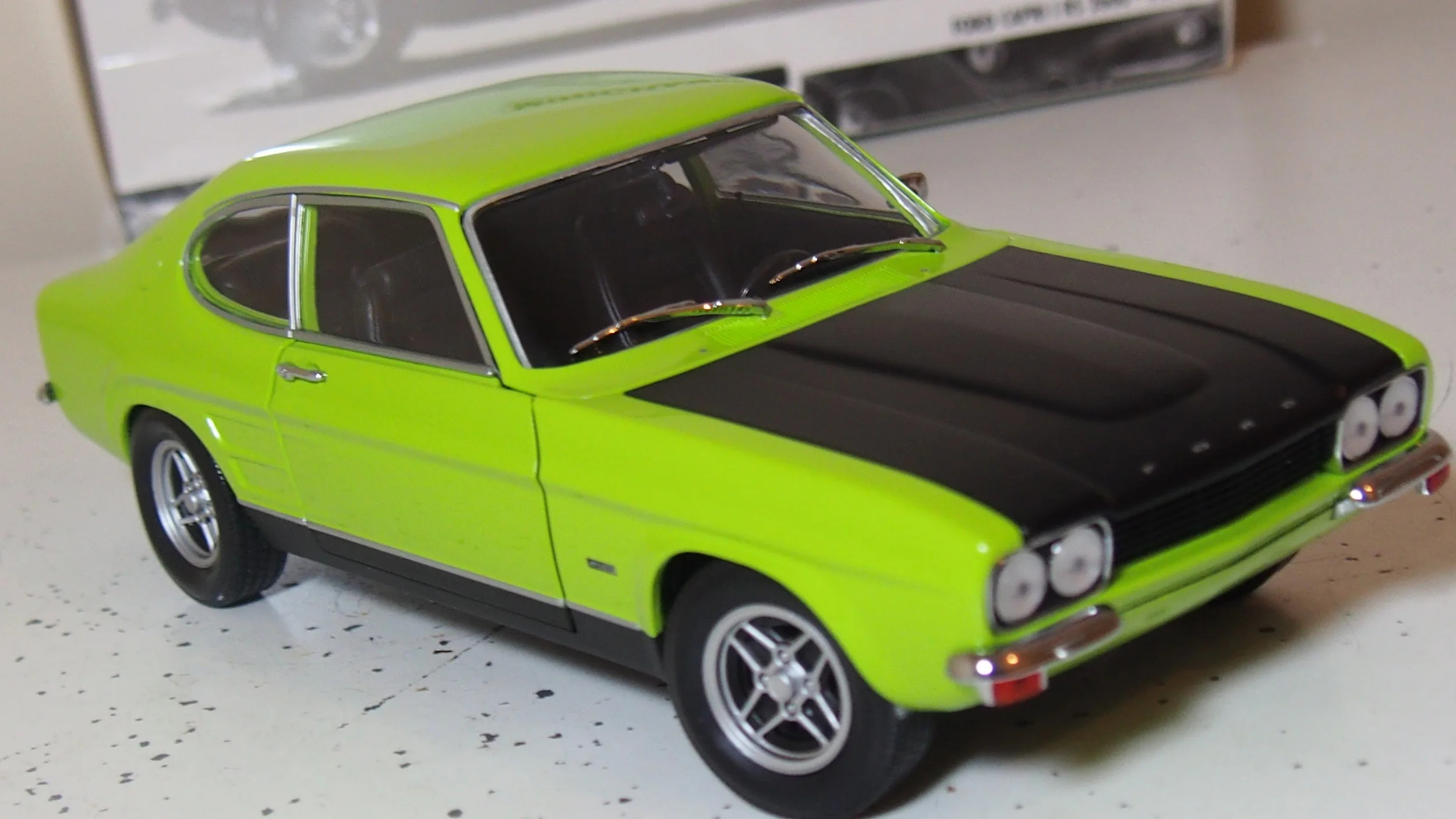 特価 MINICHAMPS (1/18) フォード Capri RS 2600 Minichamps 1:18 Ford Capri RS 2600 year 1970 white 155708500