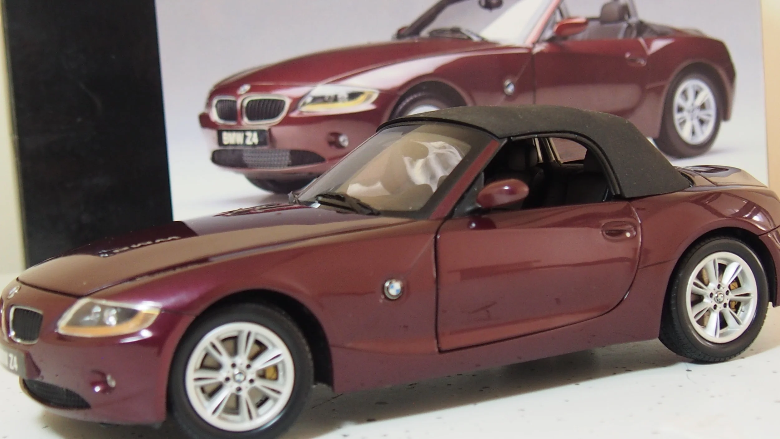 BMW Z4 Convertible with hard top by kyosho boxed 1:18 scale — CS - Main Image