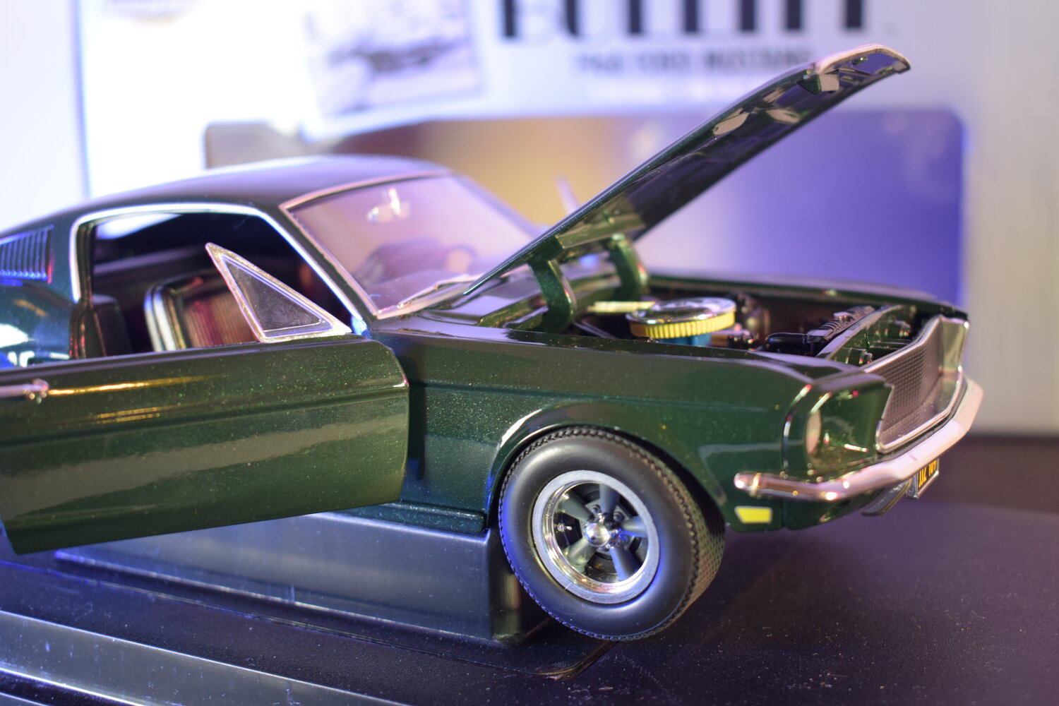 Bullitt 1968 Ford Mustang by Etrl 1:18 scale boxed joyride Bullitt 1968 Ford Mustang by Etrl 1:18 scale boxed joyride