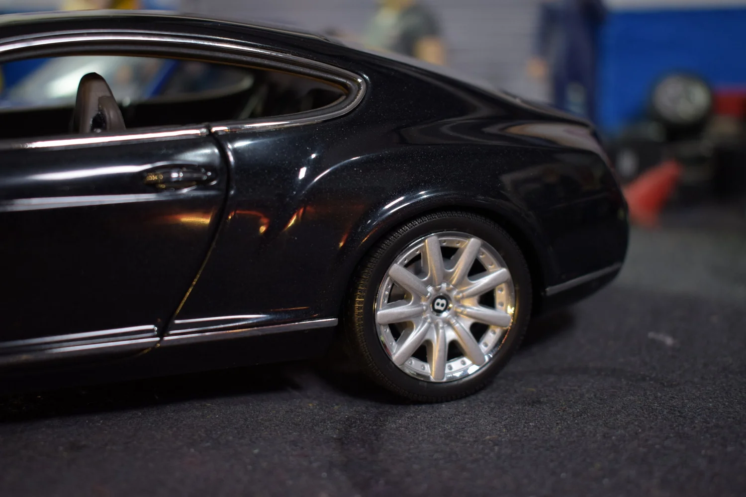 ミニカー minichamps 1/18 BENTLEY CONTINENTAL GT Amazon.com: Minichamps 100139922 Bentley Continental GT, 1