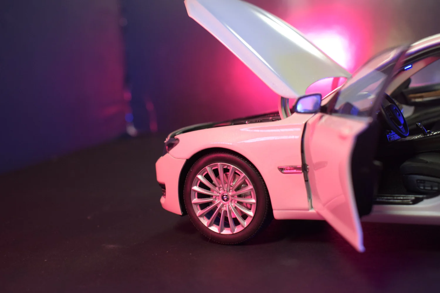 BMW 750Li (F02) by kyosho boxed 1:18 scale — CS-DIECAST-TUNING