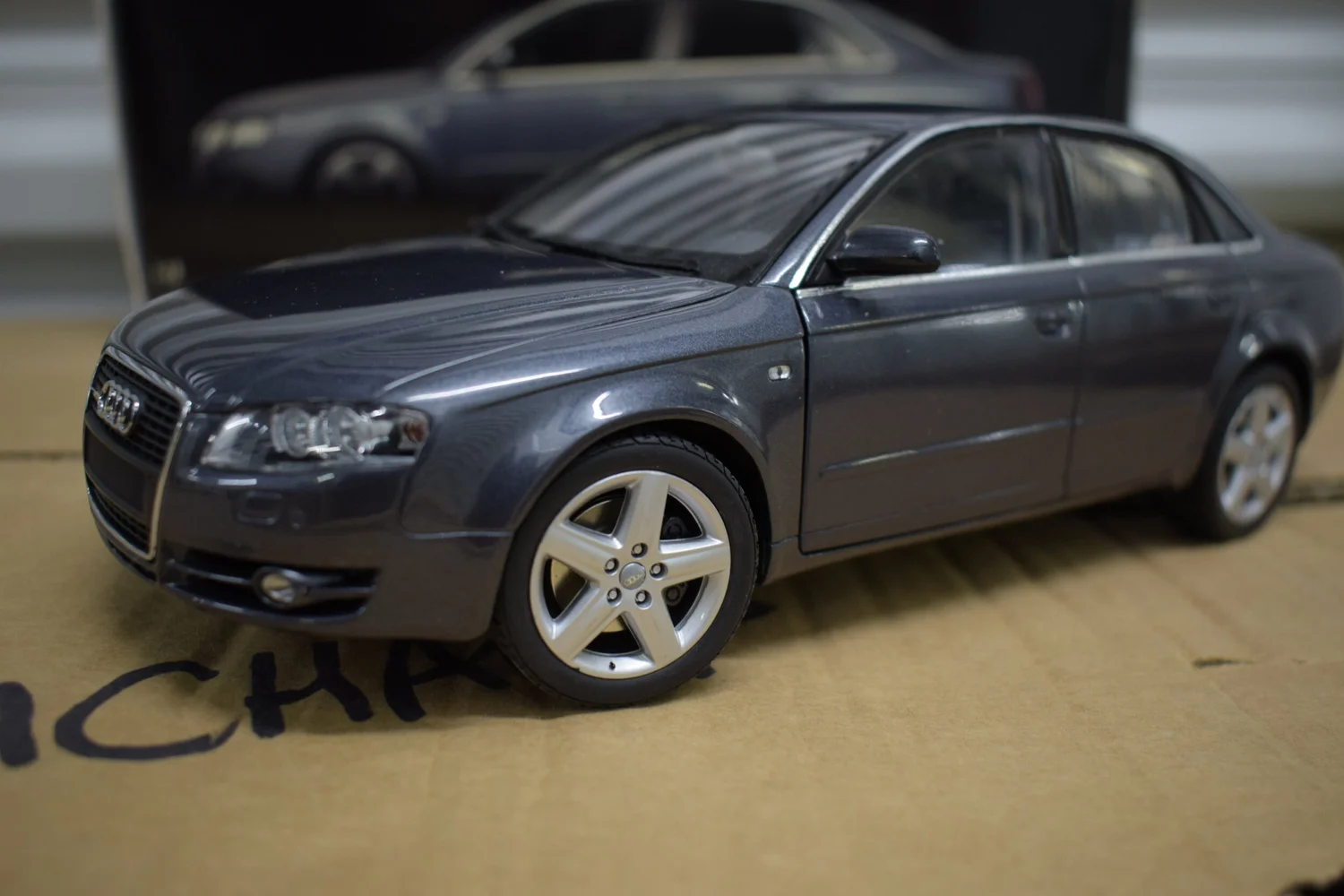 Miniature Minichamps Audi A4 Avant 3.2 Quattro 2005 Argent - 1/18 - Neuve