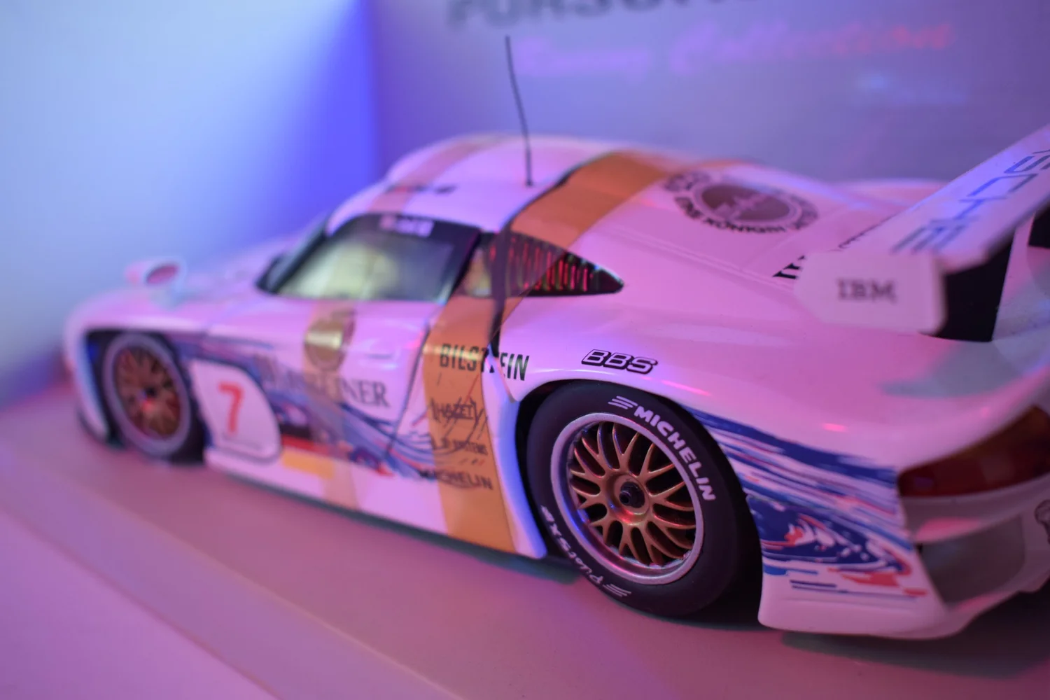 【UTモデル】1/18 PORCHE 911 GT『ウルトラ☆レーシングチーム』 1/18 UT Models Porsche 911 GT1 STP Racing Boutsen/Wollek
