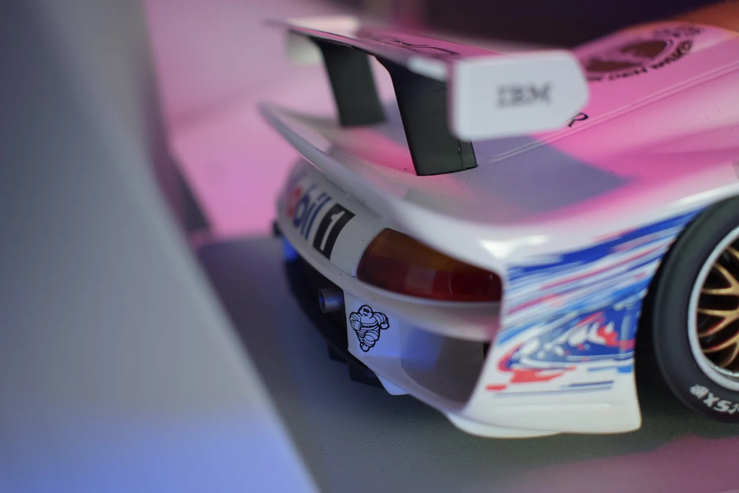 【UTモデル】1/18 PORCHE 911 GT『ウルトラ☆レーシングチーム』 1/18 UT Models Porsche 911 GT1 STP Racing Boutsen/Wollek