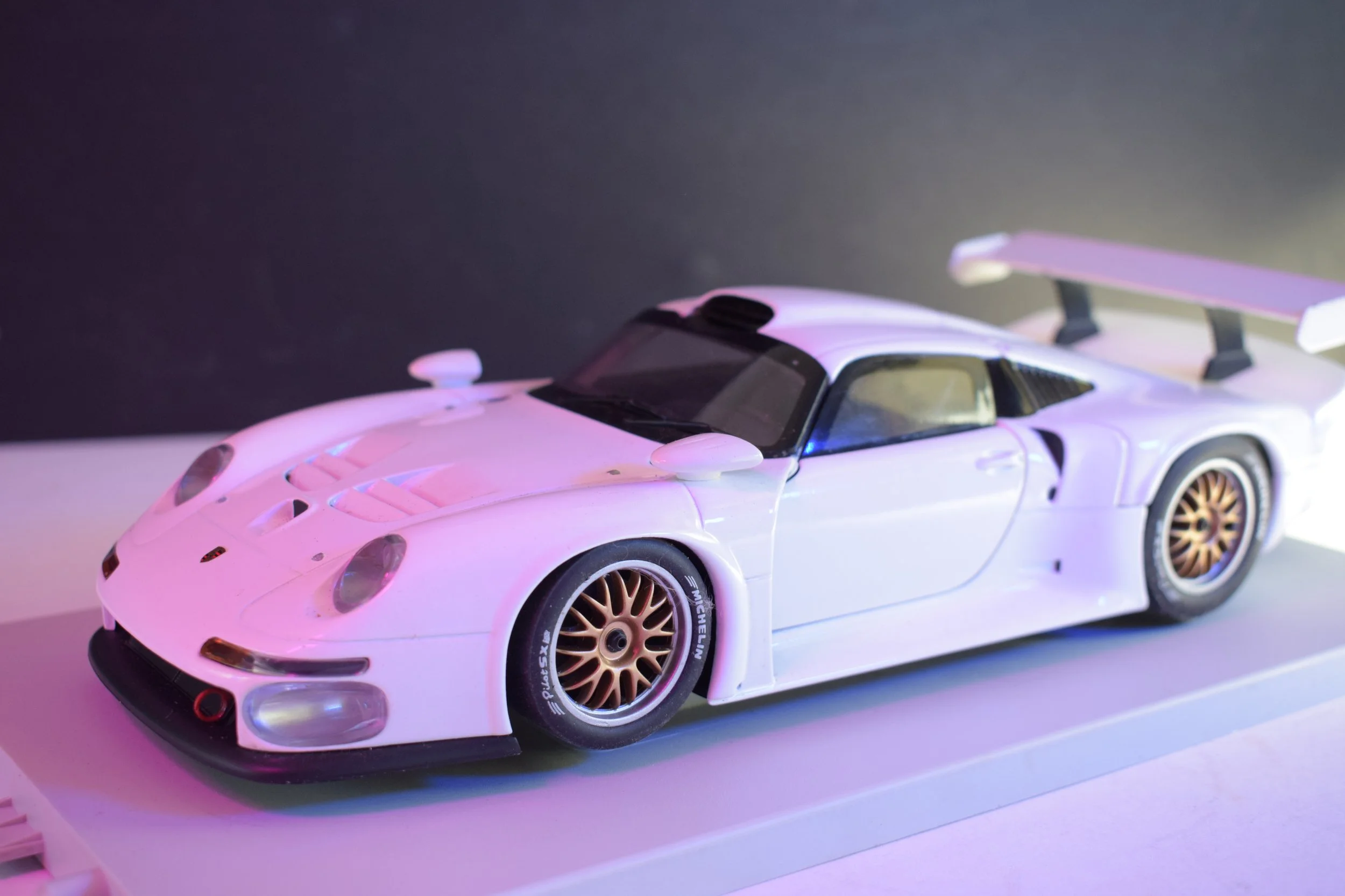 UT models 1/18 ポルシェ 911 GT1 シルバー