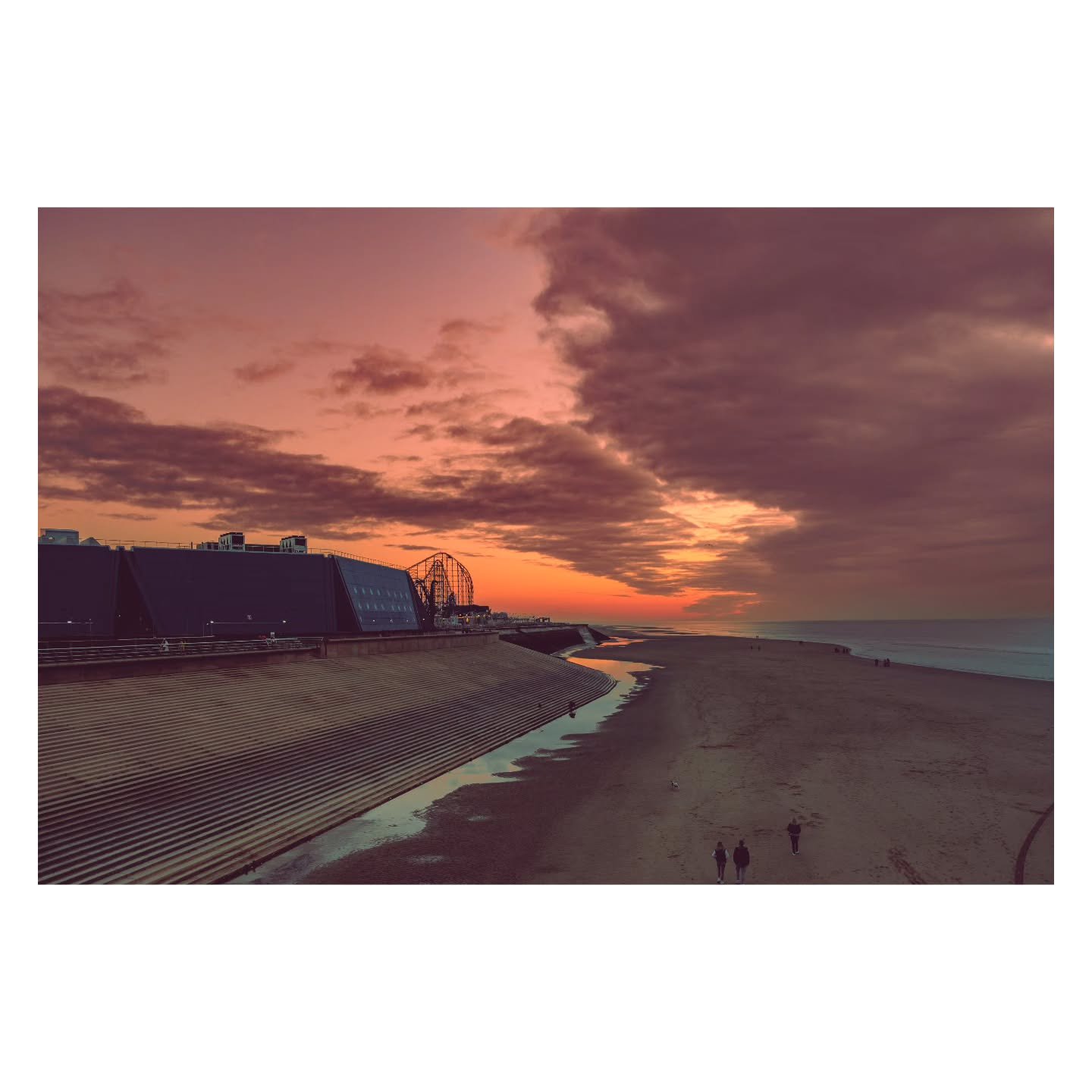 Blackpool...
.
.
.
.
.
.
.
.
.
.
.
.
#futurebalance #britishseaside #espritmag #ifyouleave
.
.
.
.
.
. 
.
Sunset hues Blackpool Pleasure Beach South Pier Twilight Dusk