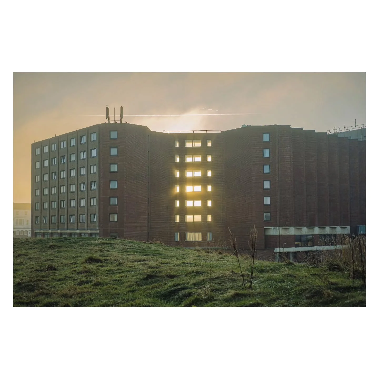 Blackpool...
.
.
.
.
.
.
.
.
.
.
.
.
.
#ntfbgroup #futurebalance #noisemag #britishseaside #documentingbritain
.
.
.
.
.
. 
.
.
.
.
.
.
. 
.
Sunset, twilight, dusk, building, light, Blackpool, ftt, fadedseasideglamour, Woofermag, street photography, 