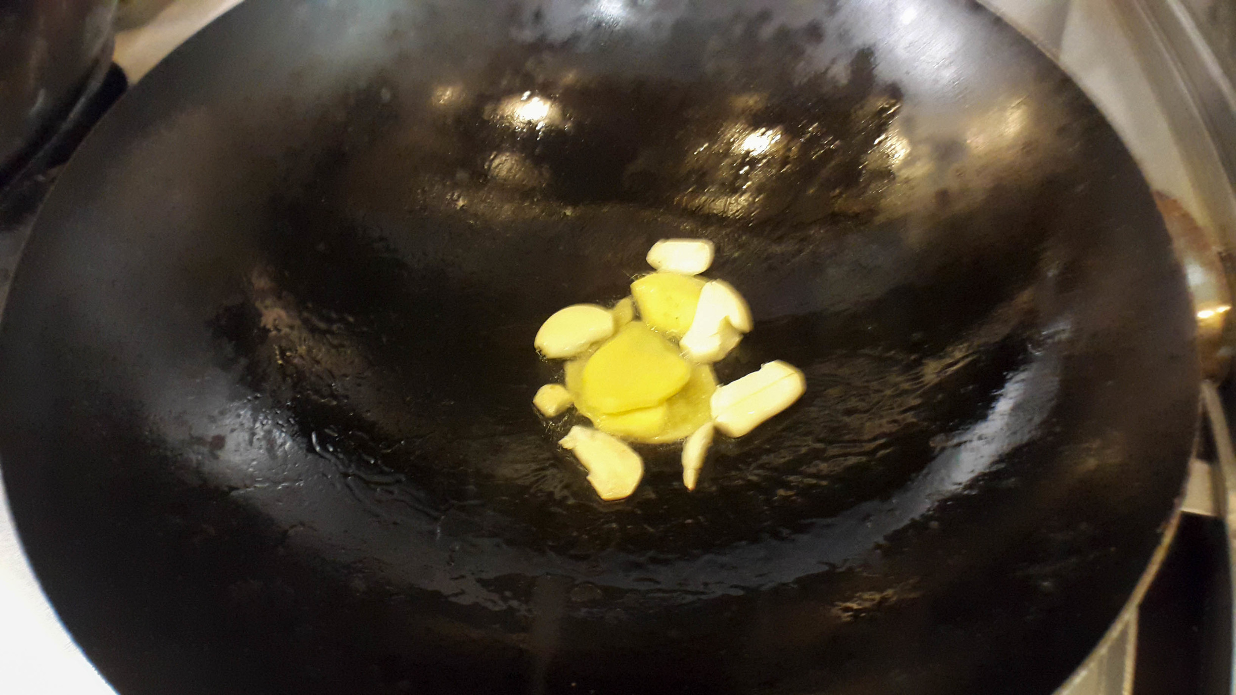  Fry the ginger and garlic in a spoonful or two of hot oil 