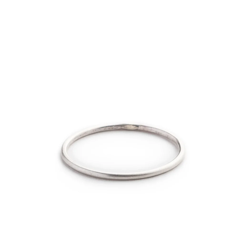 thin_silver_ring_single_1024x1024.jpg