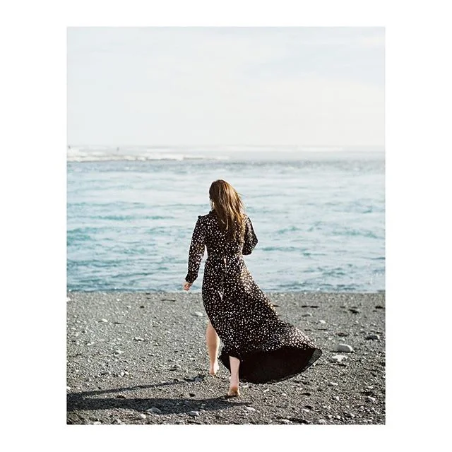 Black On Black Sand 🖤
⋮
 #ishootfujifilm #Photovision
⋮
⋮
#fuji400h #filmphotographer #engaged #contax645 #engagementphotographer
#sfweddingphotographer #filmisnotdead  #destinationwedding #thatsdarling #film #weddingphotographer #soloverly #editori