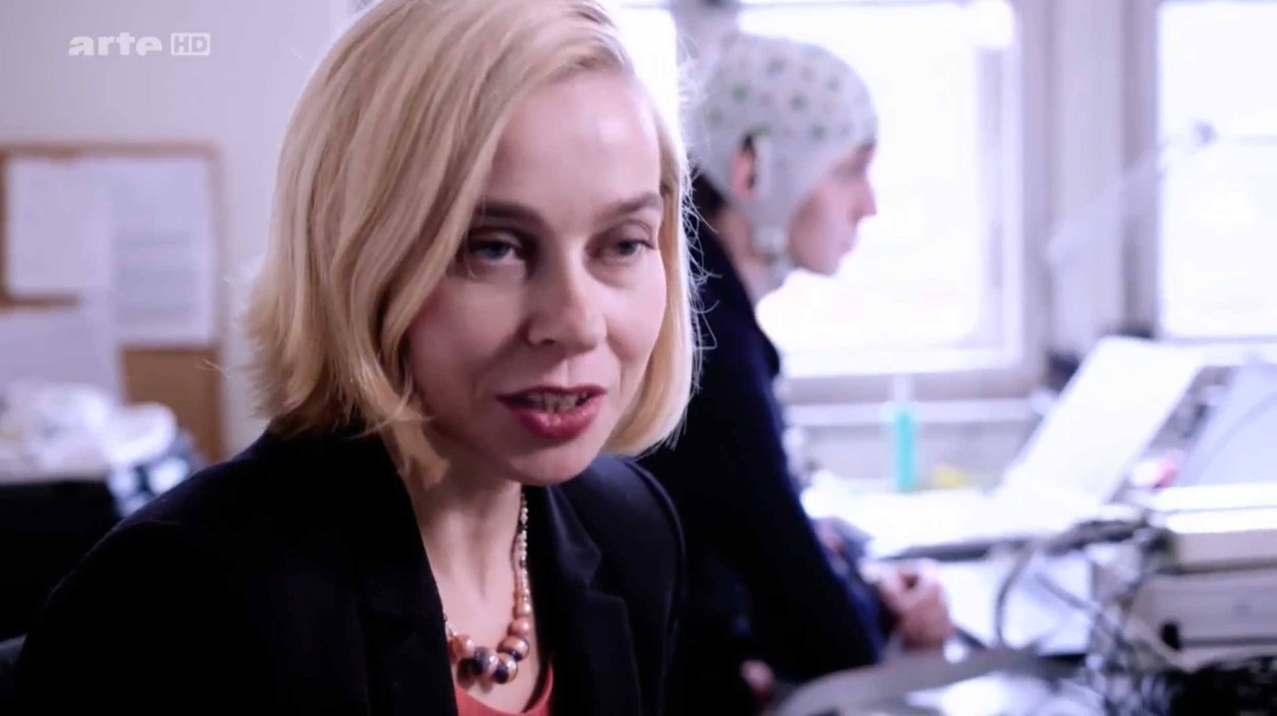 Screen Shot from ARTE X:enius hirnstroeme of Dr. Petra Ritter, leader of BrainModes research group and co-founder of The Virtual Brain.