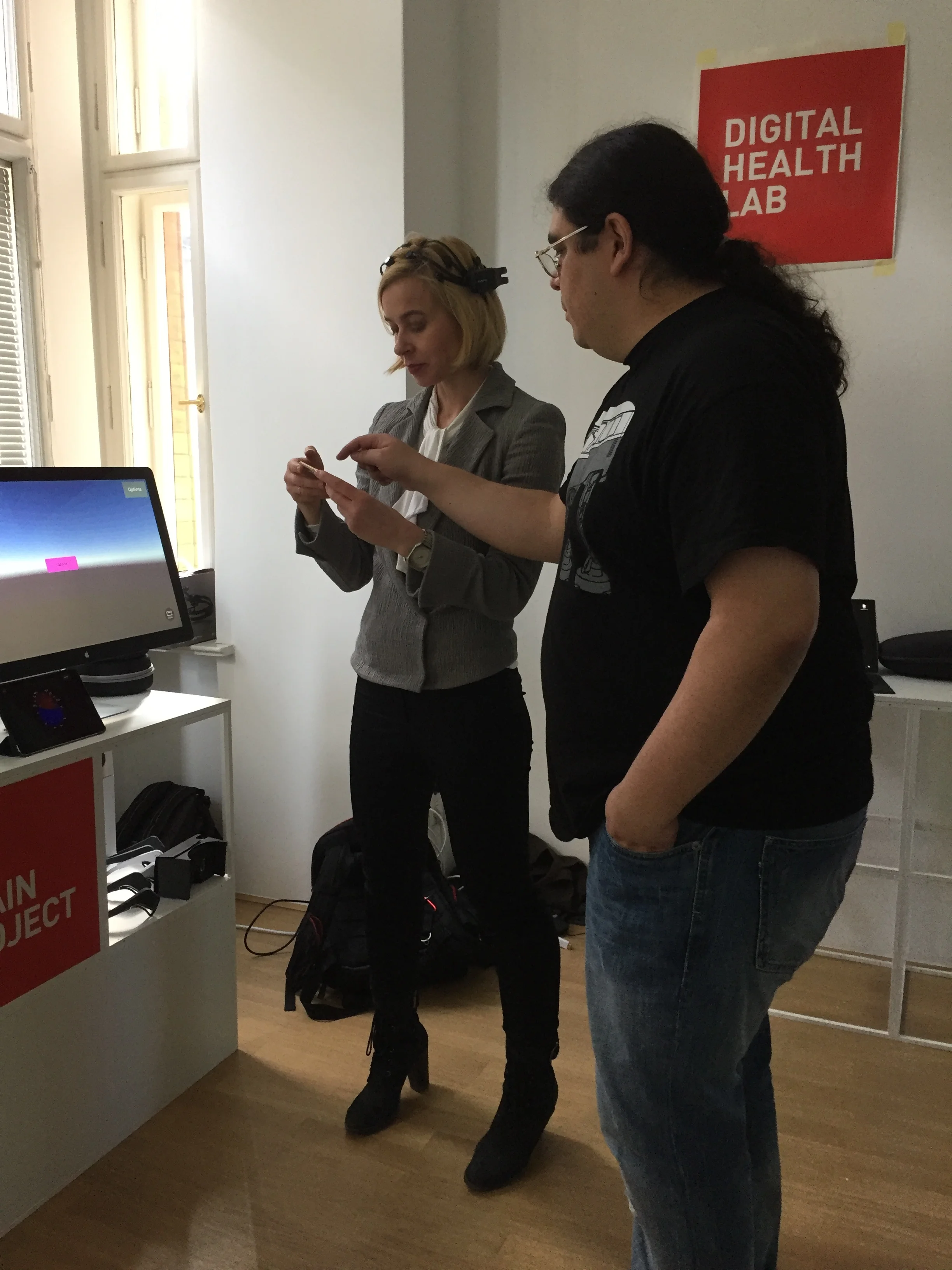 Dr. Petra Ritter and Dr. Omar Mendoza Montoya setting up the interactive demonstration the evening before the event.