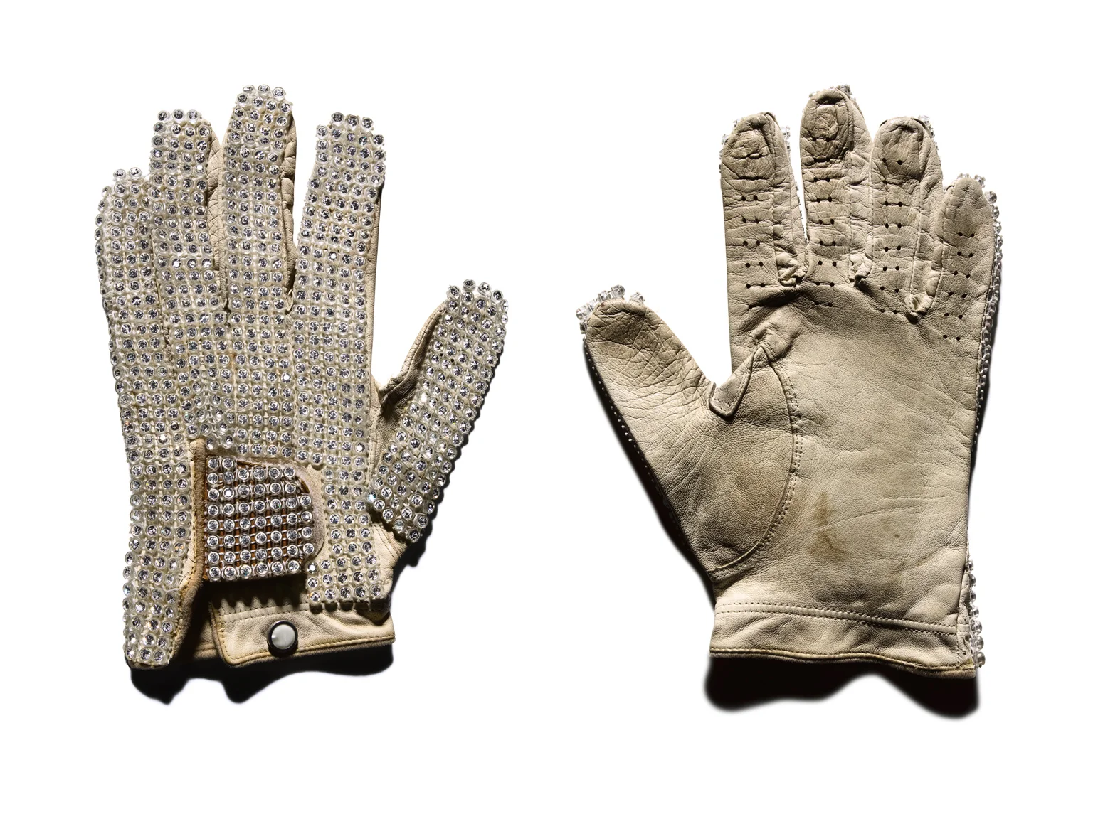 Edition-EKTAlux-Tom-Schierlitz-glove-pair-white.jpg