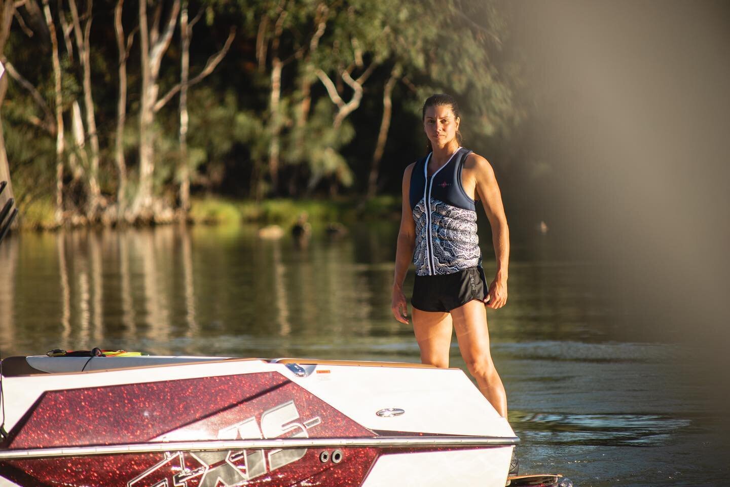 Glistens in the sun ☀️ 
📸 @thorryh 
@axiswakeaustralia @axiswake @jetpilotcompany @tommysboats @hyperlitewake 

#wakeboard #sun #river #boat #axis #photoshoot