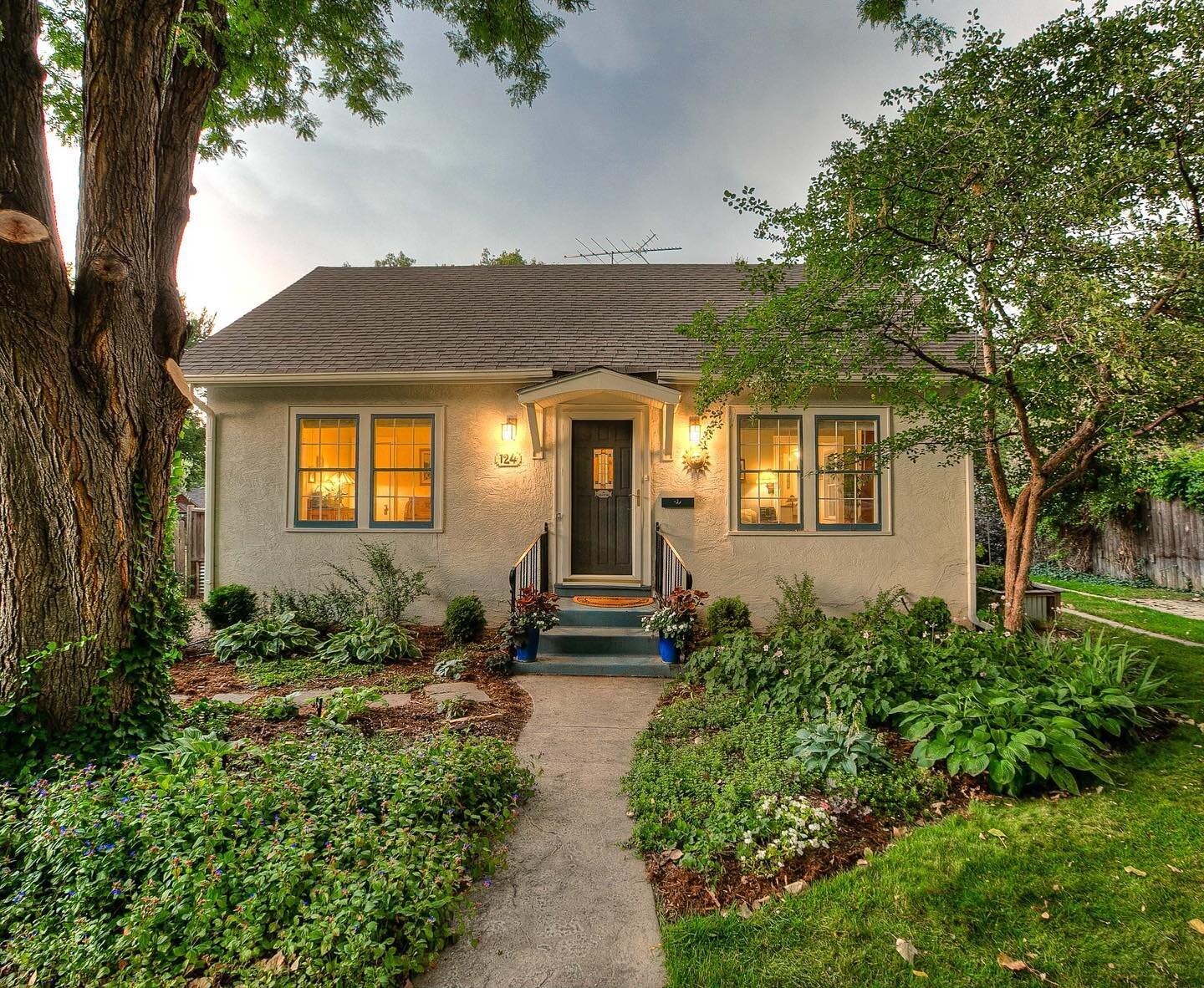 I fell in love with this old town Ft Collins cottage and separate pottery studio. This is the second place I seriously considered buying this year. Alas- not the right time for us. But I hope a good human acquires this beauty. See @emily_heinz_realto