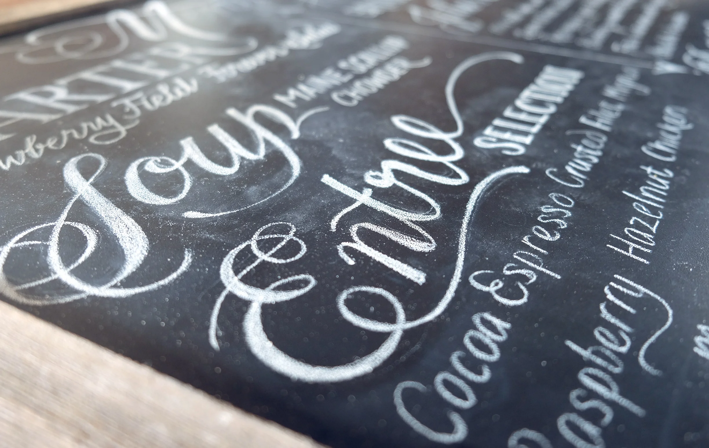 Wedding menu chalkboard by Chavelli Tsui | www.idrawletters.com