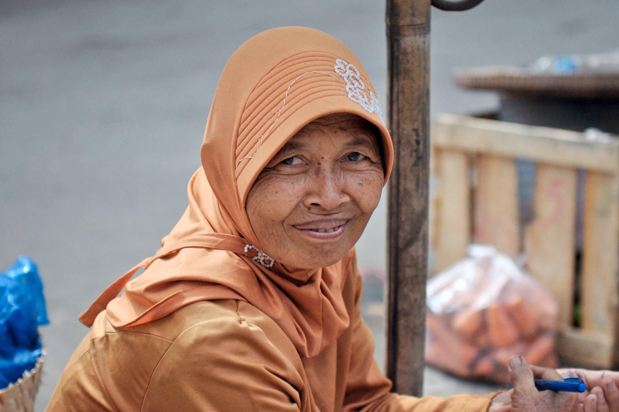 Smiling local vendor at Borobudur Market, Central Java, Indonesia| © Chavelli Tsui www.chavelli.com
